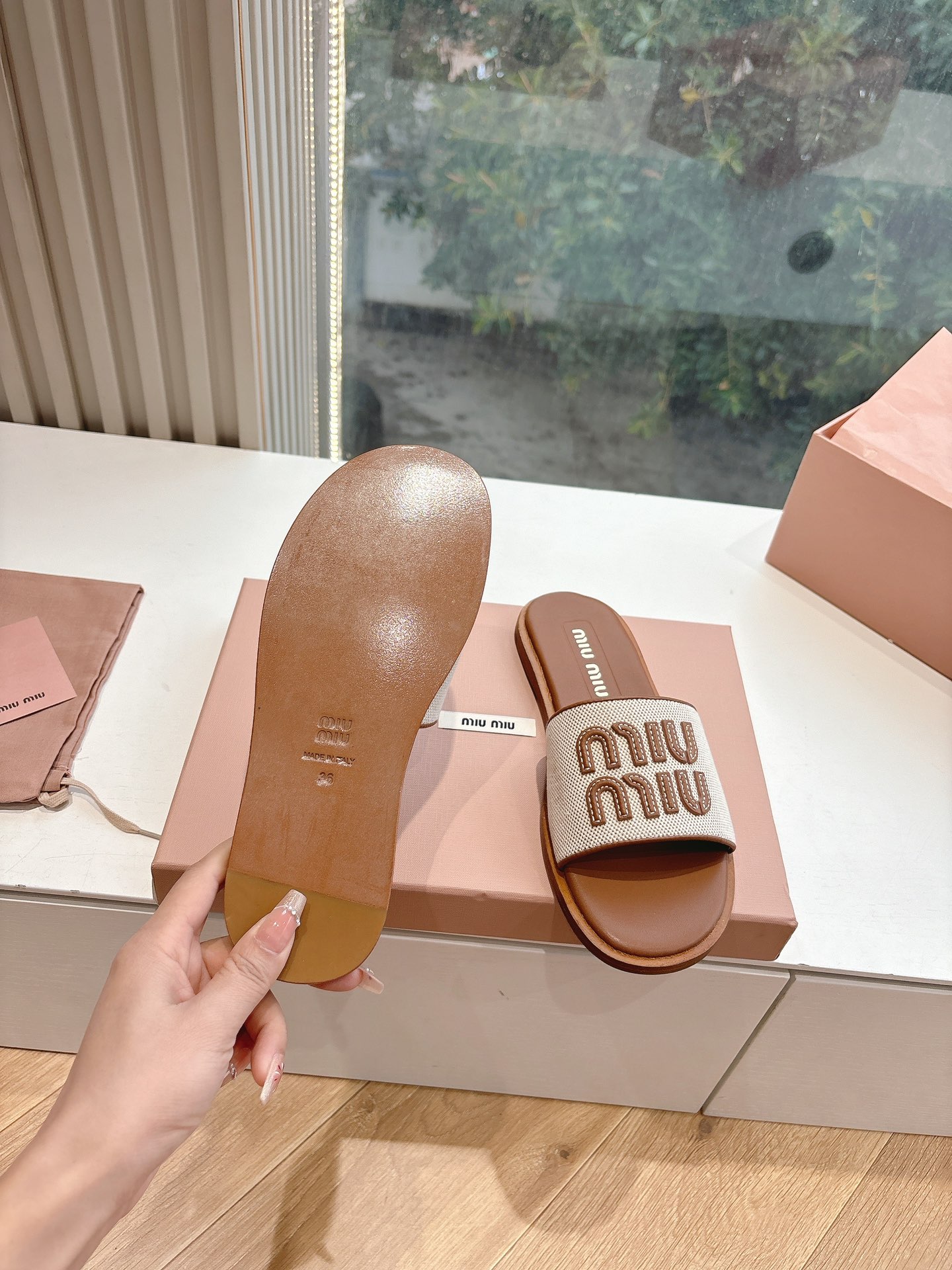 🌾所见即所得G042独家上新Miu Miu2015平底编织字母平底拖Zp开发 原版拆卸 对版缪缪字母秒杀