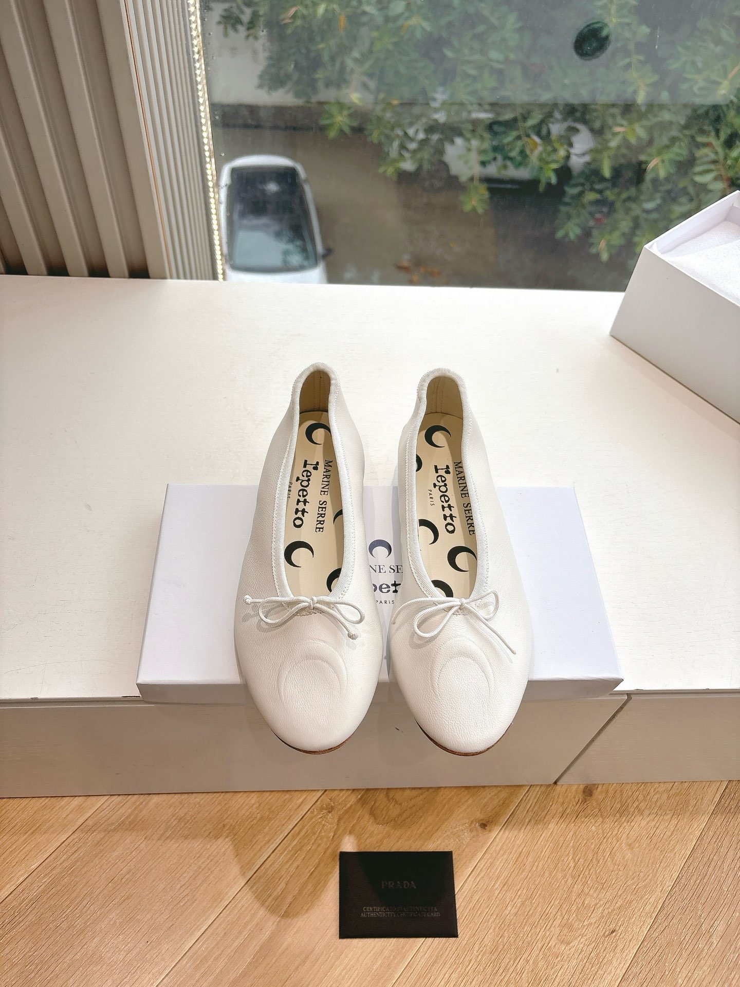 NO:266301,G276 WYSIWYG Marine serre x Repetto Co-branded model Crescent print shallow mouth ballet shoes Single shoes The moon logo is printed inside the toe and insole!  It feels comfortable and slimming on your feet. It looks good with whatever you want!  Fairies, limited edition, original imported cowhide, inner foot pad sheepskin, original leather outsole, size 35-39 (40 custom made, no return or exchange), ballet shoes, cowhide, sheepskin, Leather soles19860909G276所见即所得Marine serre x Repetto 联名款 月牙印花浅口 芭蕾舞鞋 单鞋 鞋头和鞋垫里面都印了月亮的标志！ 上脚脚感舒适显瘦 配啥啥好看哈！ 仙女们冲 限量款 鞋面原版进口牛皮 内里垫脚羊皮 鞋底原版真皮大底 码数35-39（40定制不退换）,芭蕾舞鞋,cowhide,sheepskin,Leather soles,Women's Shoes