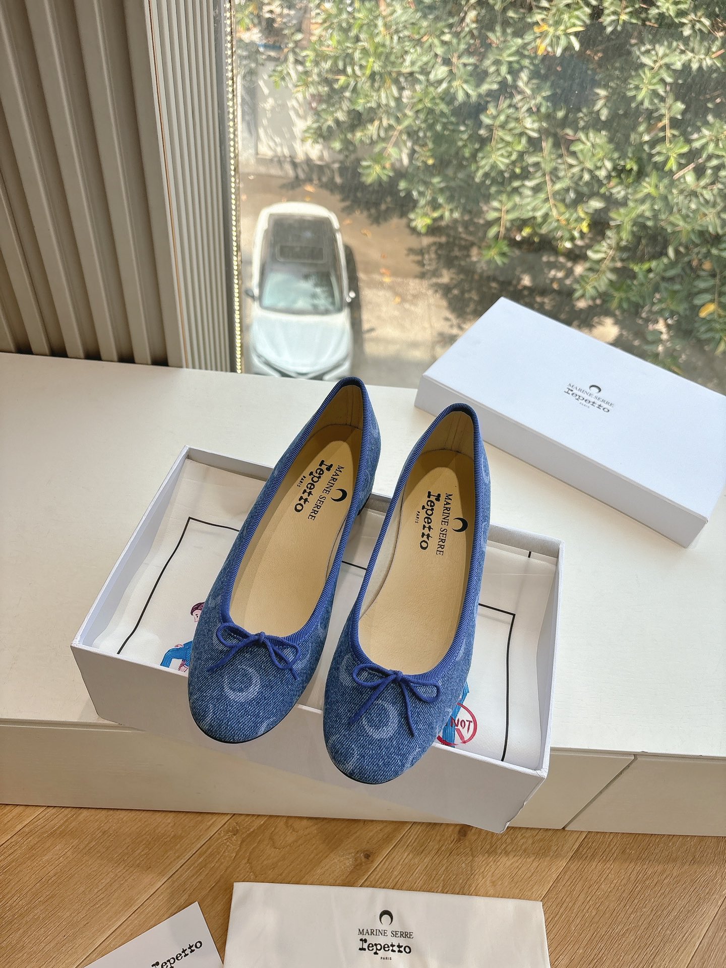 NO:266284,G276 WYSIWYG Marine serre x Repetto Co-branded model Crescent print shallow mouth ballet shoes Single shoes The moon logo is printed inside the toe and insole!  It feels comfortable and slimming on your feet. It looks good with whatever you want!  Fairies, limited edition, original imported cowhide, inner foot pad sheepskin, original leather outsole, heel height about 1.5cm, size 35-39 (40 custom made, no return or exchange), ballet shoes, cowhide, sheepskin, Leather soles19860909G276所见即所得Marine serre x Repetto 联名款 月牙印花浅口 芭蕾舞鞋 单鞋 鞋头和鞋垫里面都印了月亮的标志！ 上脚脚感舒适显瘦 配啥啥好看哈！ 仙女们冲 限量款 鞋面原版进口牛皮 内里垫脚羊皮 鞋底原版真皮大底 跟高约1.5cm 码数35-39（40定制不退换）,芭蕾舞鞋,cowhide,sheepskin,Leather soles,Women's Shoes