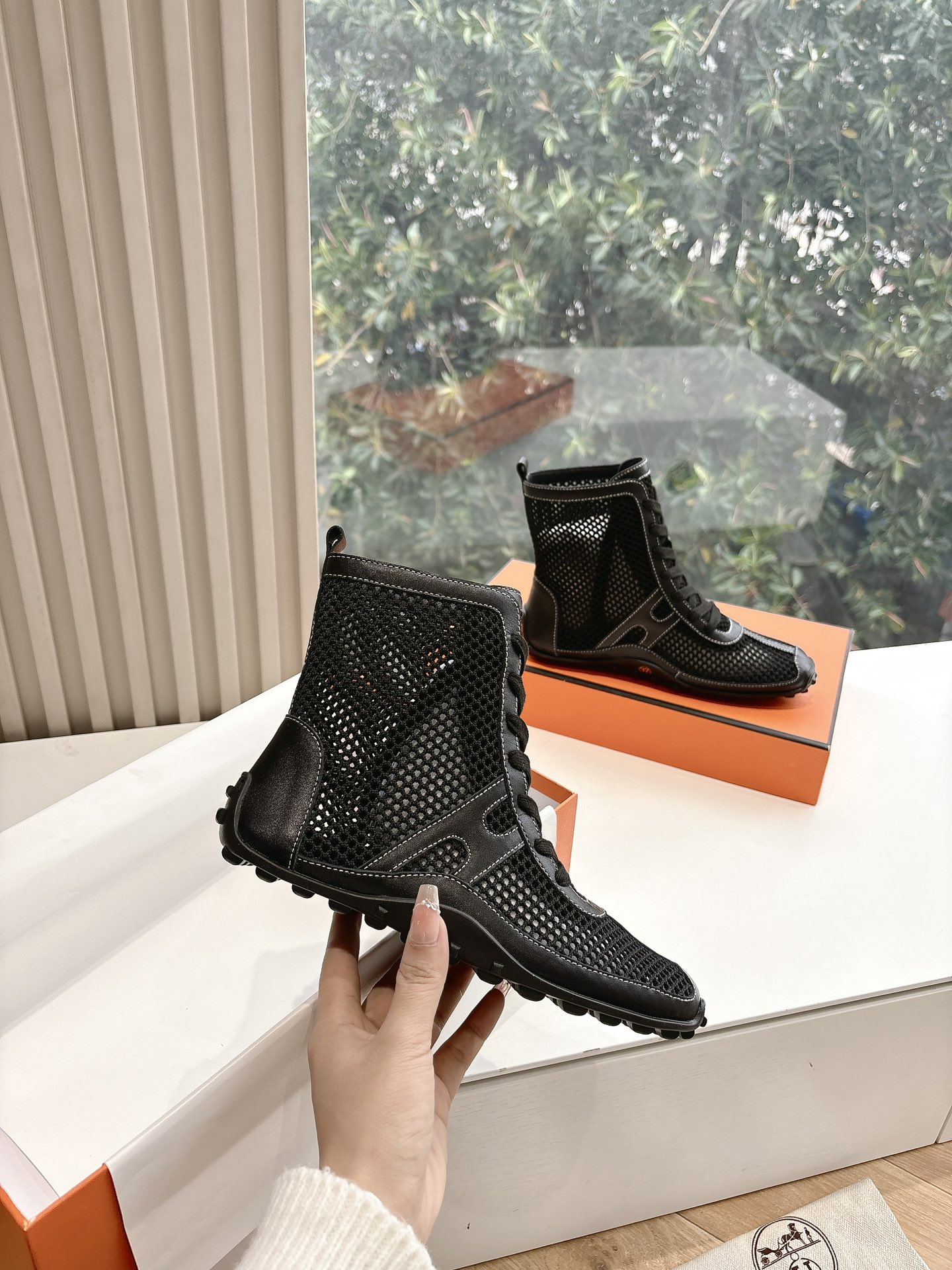 NO:256678,The so-called WYSIWYG G293 purchasing level Hermes bouncing sneakers are the most worthwhile to buy. Hermes sports mesh shoes are the legendary shoes that you want to buy without matching goods. Fashion, comfortable and versatile. Although the price is rising, the price is really not expensive. New colors are all very good. There are many other colors. Fabric imported cowhide. Inner original inner lining. Sole original sole. Women's size 35-41 (40.41 customization, no return or exchange), boots, hermes, boots, sneakers, cowhide19860909所见即所得G293代购级别爱马仕 bouncing运动鞋实拍最值得的入手的爱马仕运动网面鞋传说中不配货也要买的鞋潮流 时尚 舒适 百搭 虽然涨价 但价格真不贵新出的配色都很好看 还有很多其他配色 面料进口牛皮 内里原版内里 鞋底原版鞋底 女码35-41（40.41定制不退不换),靴子,hermes,boots,sneakers,cowhide,Women's Shoes