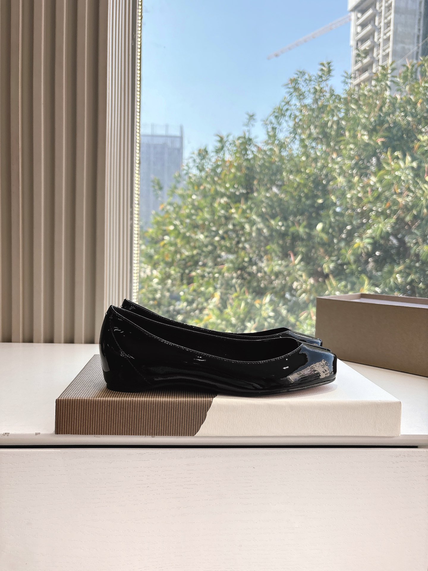 Exaggerated Beauty: Christian Louboutin & Maison Margiela Two-Headed Ballet Shoes - 图片 7