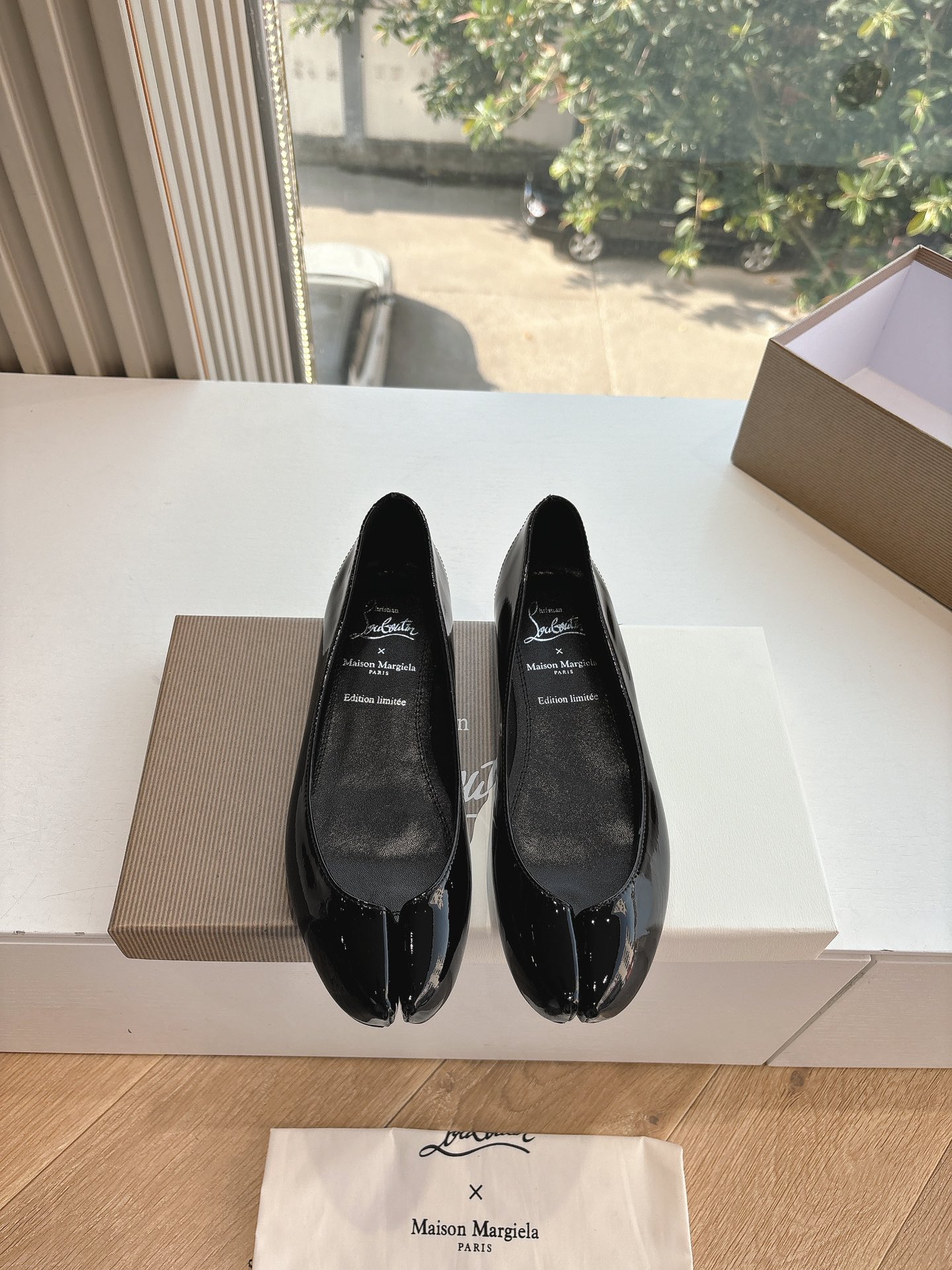 Exaggerated Beauty: Christian Louboutin & Maison Margiela Two-Headed Ballet Shoes - 图片 4