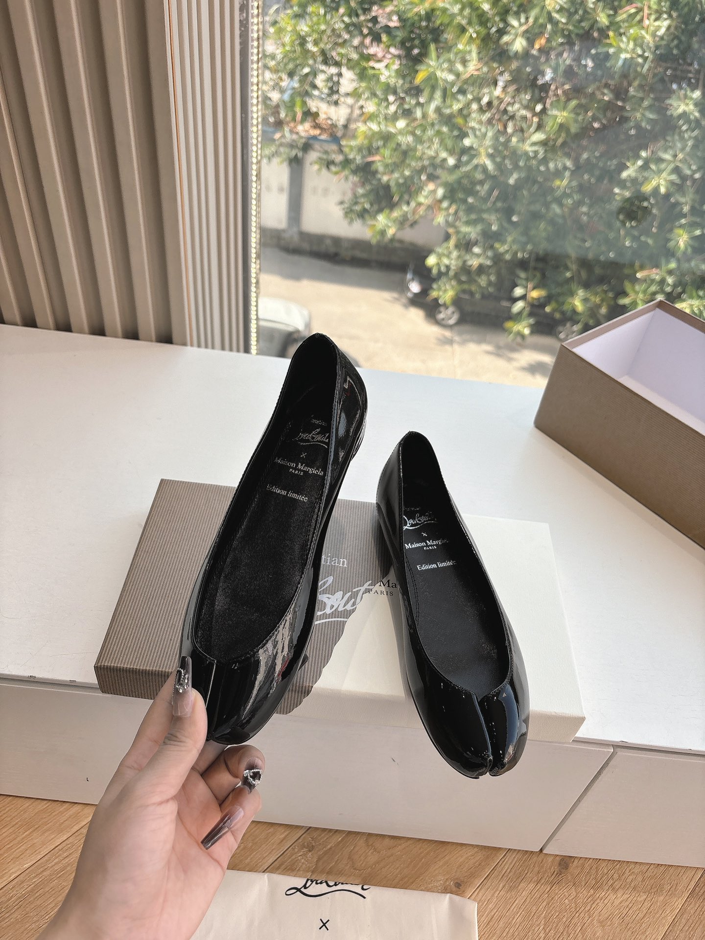 Exaggerated Beauty: Christian Louboutin & Maison Margiela Two-Headed Ballet Shoes - 图片 5