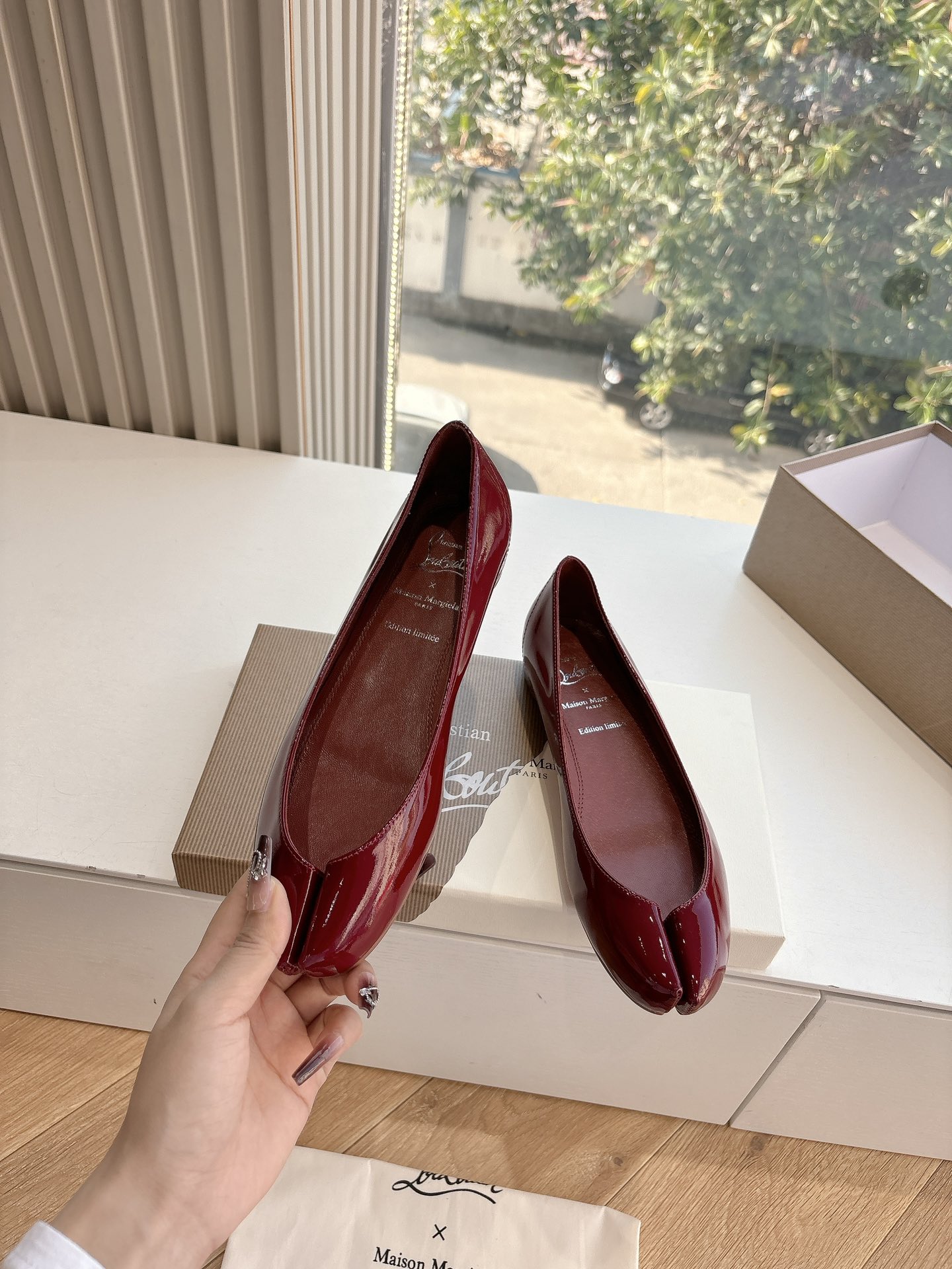 Review: Christian Louboutin & Maison Margiela’s Unique Two-Headed Ballet Shoe - 图片 5