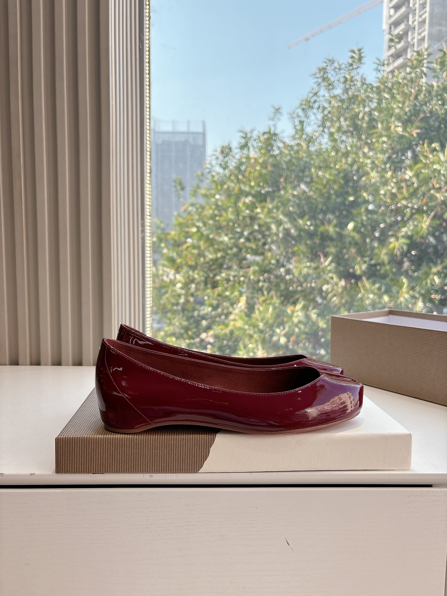 Review: Christian Louboutin & Maison Margiela’s Unique Two-Headed Ballet Shoe - 图片 7
