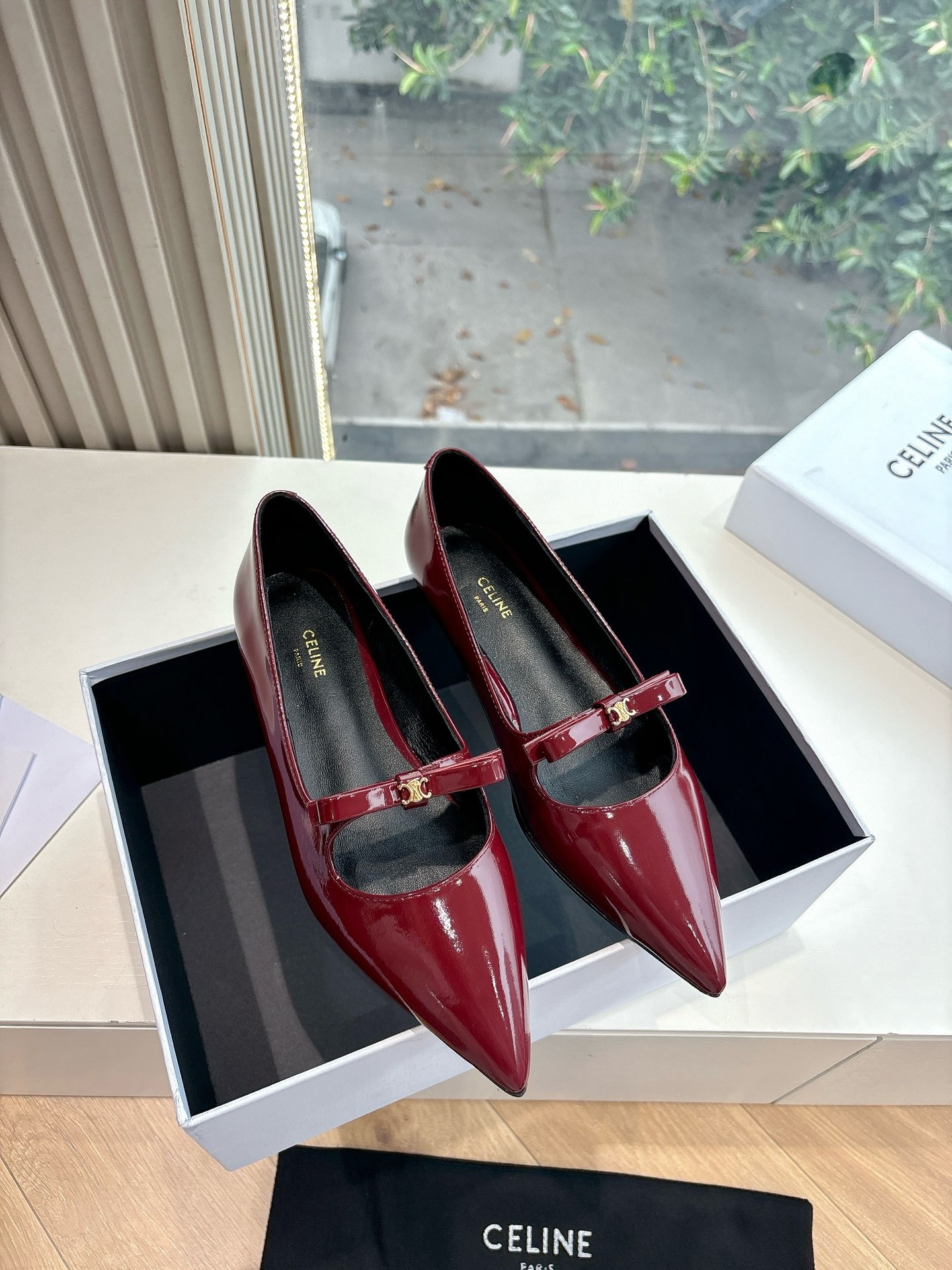 NO:265387,G339 WYSIWYG Purchase Level CELINE CELINE RUNNER CELINE logo sports shoes with CELINE logo embossed CELINE logo thick sole bread shoes 2025 spring and summer new women Arc de Triomphe logo lace-up 356853 Mary Jane loafers simple and comfortable, clean and neat, increase height and make legs thin. Whether it is single or paired with wide-leg pants, high street and retro, let's make CELINE girls upper cowhide patent leather inner lining original inner lining outsole genuine leather sole size 35-40 (40. Customized without return or replacement), single shoes, celine, celine, loafers, mary jane, sneakers, cowhide19860909G339所见即所得代购级别CELINE思琳赛琳CELINE RUNNER 有CELINE标志运动鞋侧面凹印鞋面压印CELINE标志厚底面包鞋2025春夏新款女凯旋门徽标系带356853玛丽珍乐福鞋简单舒服,干净利落,增高显腿细,无论是单穿还是搭配阔腿裤,高街又复古一起来做CELINE女孩 鞋面牛皮漆皮 内里原版内里 大底真皮鞋底 码数35-40（40.定制不退不换）,单鞋,celine,celine,loafers,mary jane,sneakers,cowhide,Women's Shoes