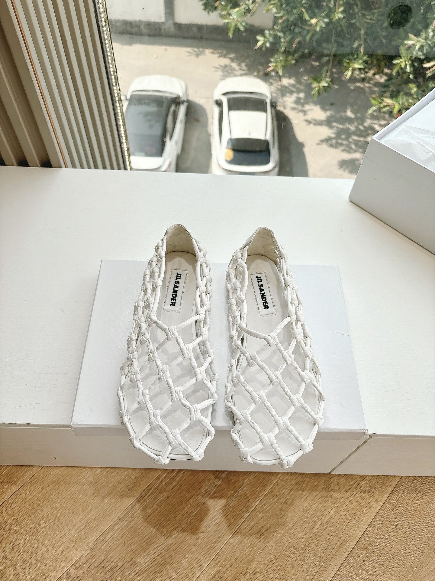 “Summer Vibe: Soft Cow Skin Shoes with Unique Design for Beach Lovers” - 图片 4