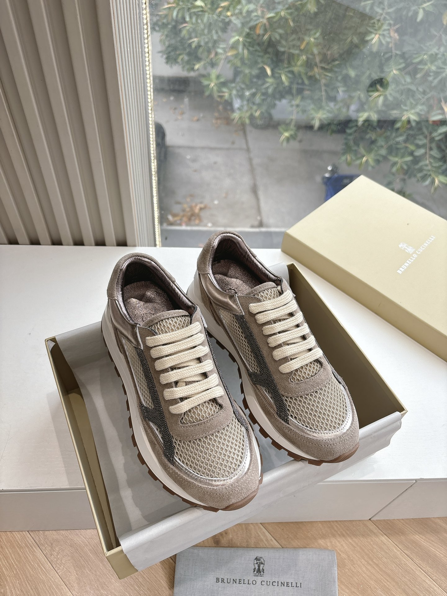 NO:252900,G1991 WYSIWYG BC Purchasing Grade Women's Shoes Brunell* Cucinell* Sports Board Shoes Women's Winter Suede Beaded and Fleece Thickened New Shoes Really Falling in Love with Thick Sole I feel so comfortable on my feet, and I have no favorite shoes recently!  Any style can be matched with fried chicken nice~ Material original matte inner lining original sole size 35-41 (40.41 no return or replacement) This model only changes the size, casual shoes/sports shoes, brunello cucinelli, sneakers, chamois leather19860909G1991 所见即所得bc代购级女鞋brunell* cucinell*运动板鞋女冬季麂皮串珠加绒加厚新款鞋真的一眼爱上厚底体闲鞋上脚超级舒服,近期最爱的鞋子没有之一！任何风格都能搭配炒鸡nice~ 材质原版磨砂 内里原版内里 大底原版鞋底 码数35-41（40.41不退不换）此款只换码,休闲鞋/运动鞋,brunello cucinelli,sneakers,chamois leather,Women's Shoes