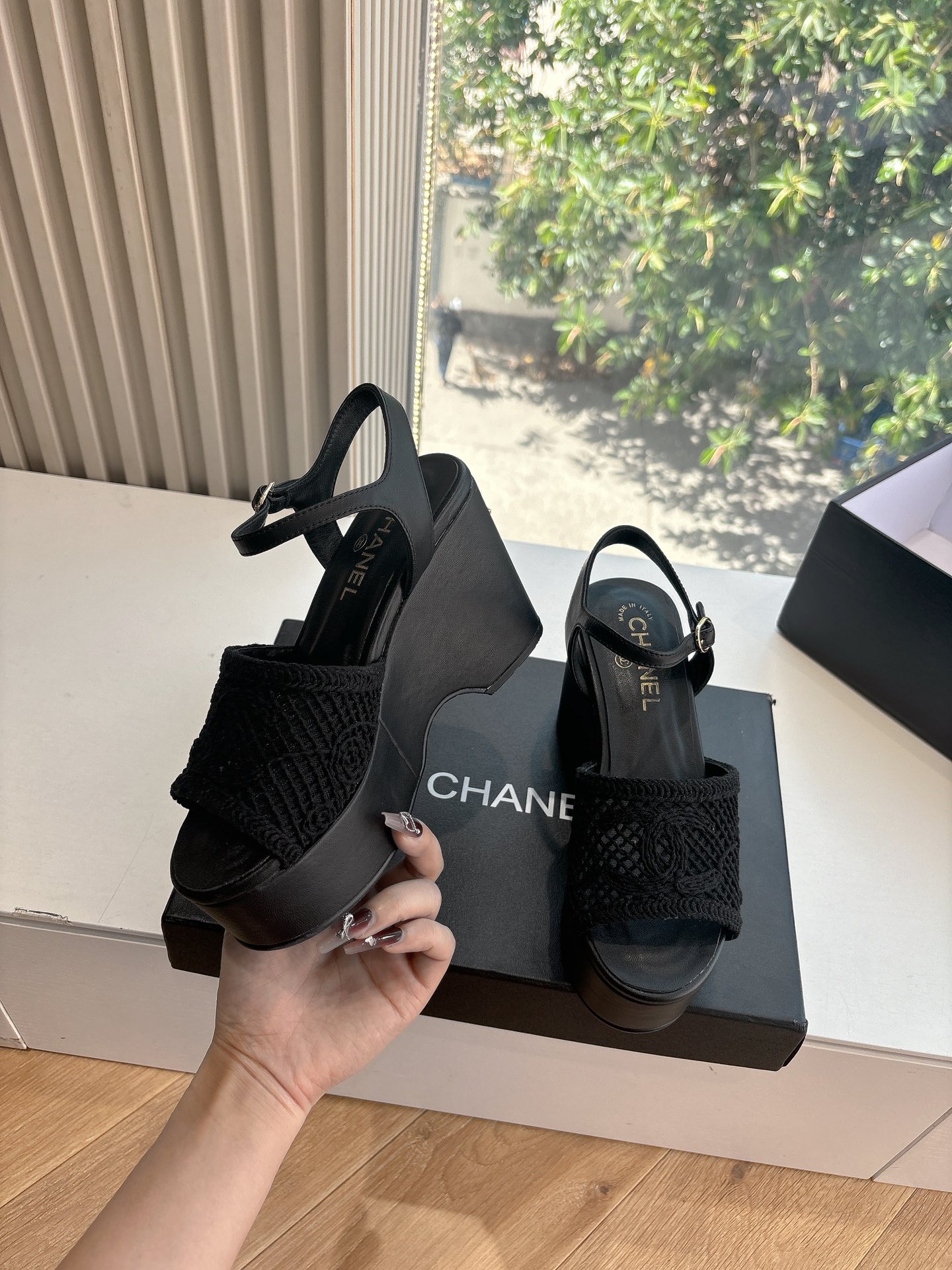 NO:241366,G059 WYSIWYG Purchase Grade CHANE*25s Little Chanel Early Spring Sandals Single Shoes are a sure-keeping style!  !  It's much more comfortable than the classic Slingback!  Every color makes the feet look white, which makes the whitening weapon! It's so coquettish! It's a hot little fragrance again~ Material original mesh, inner lining original inner lining sheepskin, outsole genuine leather sole Size: 35-39/(40/41 Customized, no return or replacement), sandals, chanel, chanel, sandals, sheepskin19860909G059所见即所得代购级CHANE*25s小香奈儿早春凉鞋单鞋妥妥的自留款！！比经典款Slingback舒服太多啦！每个颜色上脚都很显白 的显白利器!好嗲啊!又是火爆的小香~ 材质原版网面 内里原版内里羊皮 大底真皮鞋底 码数:35-39/(40/41定制不退不换),凉鞋,chanel,chanel,sandals,sheepskin,Women's Shoes