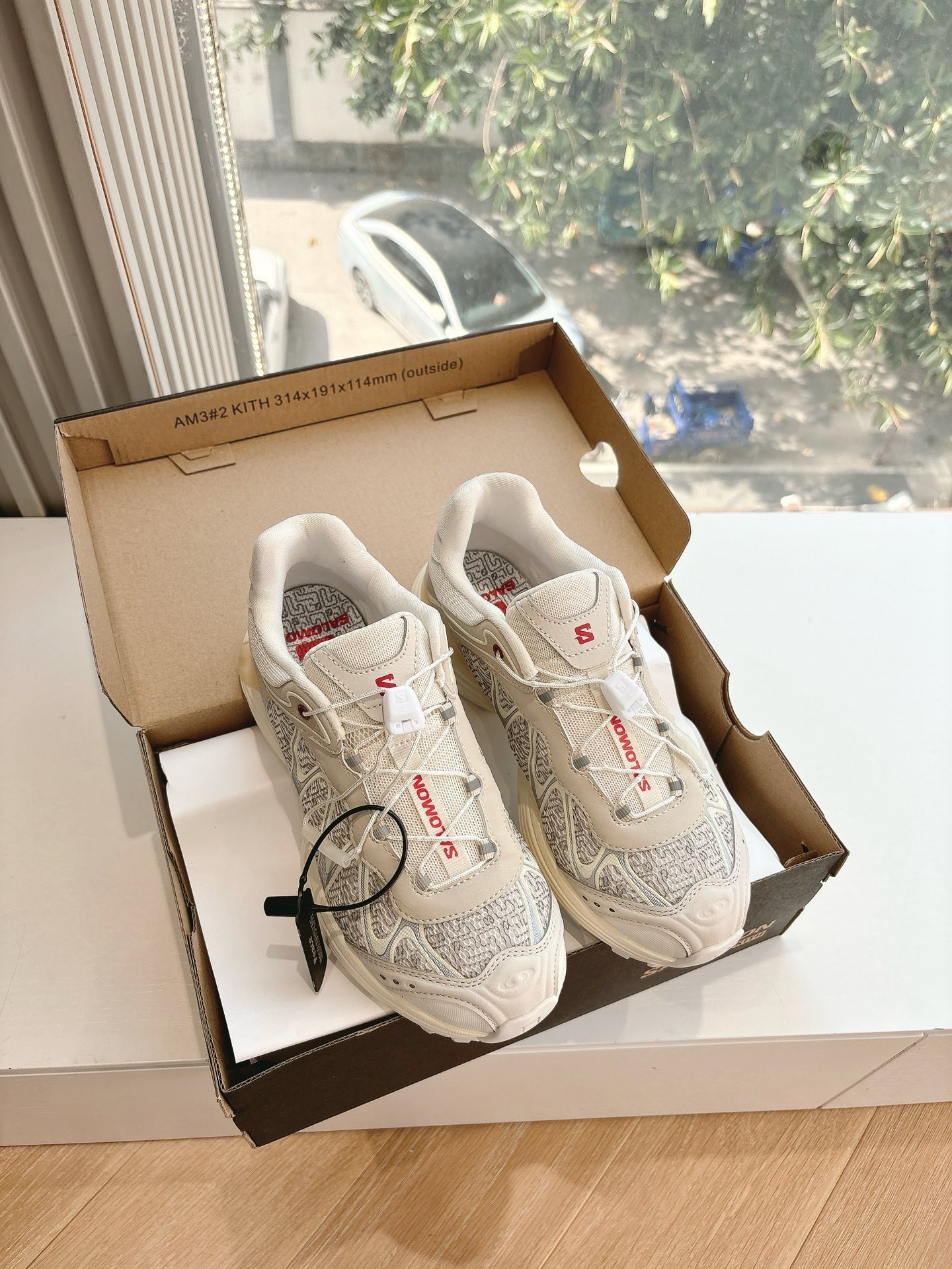 NO:262327,(Top version) Salomon Purchase Level MM6 Knitted SALOMON Co-branded semi-tug designer brand, a light luxury brand is very versatile and comfortable to the feet. This German training shoe continues the classic T-shaped genuine leather splicing design. After many careful improvements by the design team, it is just to let you experience the most original military flavor. The soft and delicate features of the top layer cowhide and the texture of cow leather make it have super high softness and comfort, while maintaining good breathability and comfort and texture parallel, so as to easily control any matching of all seasons. Original material of fabric, original material of inner lining, original mold opening of soles, size: 35-40 (40 customization, no return or replacement), casual shoes/sports shoes, masion margiela, sneakers, cowhide19860909（顶级版本） 萨落蒙代购级别MM6针织SALOMON 联名款半拖鬼才设计师品牌,一个轻奢品牌上脚很百搭哦,也很随脚舒适,这一款德国训练鞋延续了经典的T形真皮拼接设计,经过设计团队多次的精心改良,只为让您体验最原始的军旅味道,头层牛皮柔软细腻的特点与牛反绒牛皮的质感相结合使其既有超高的柔软舒适度,又同时保持不错的透气性能舒适与质感并行,轻松驾驭四季穿着任何搭配. 面料原版材质 内里原版材质 鞋底原版开模 码数:35-40(40定制不退不换),休闲鞋/运动鞋,masion margiela,sneakers,cowhide,Women's Shoes