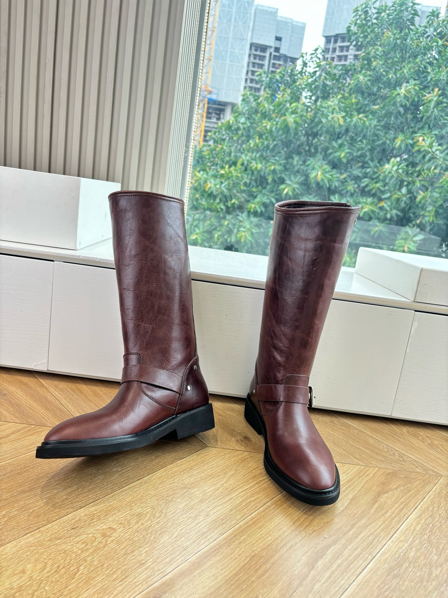 Stylish 2025 Western Cowboy Boots: Cowskin Fabric, Rubber Sole, Sizes 35-39# - 图片 4