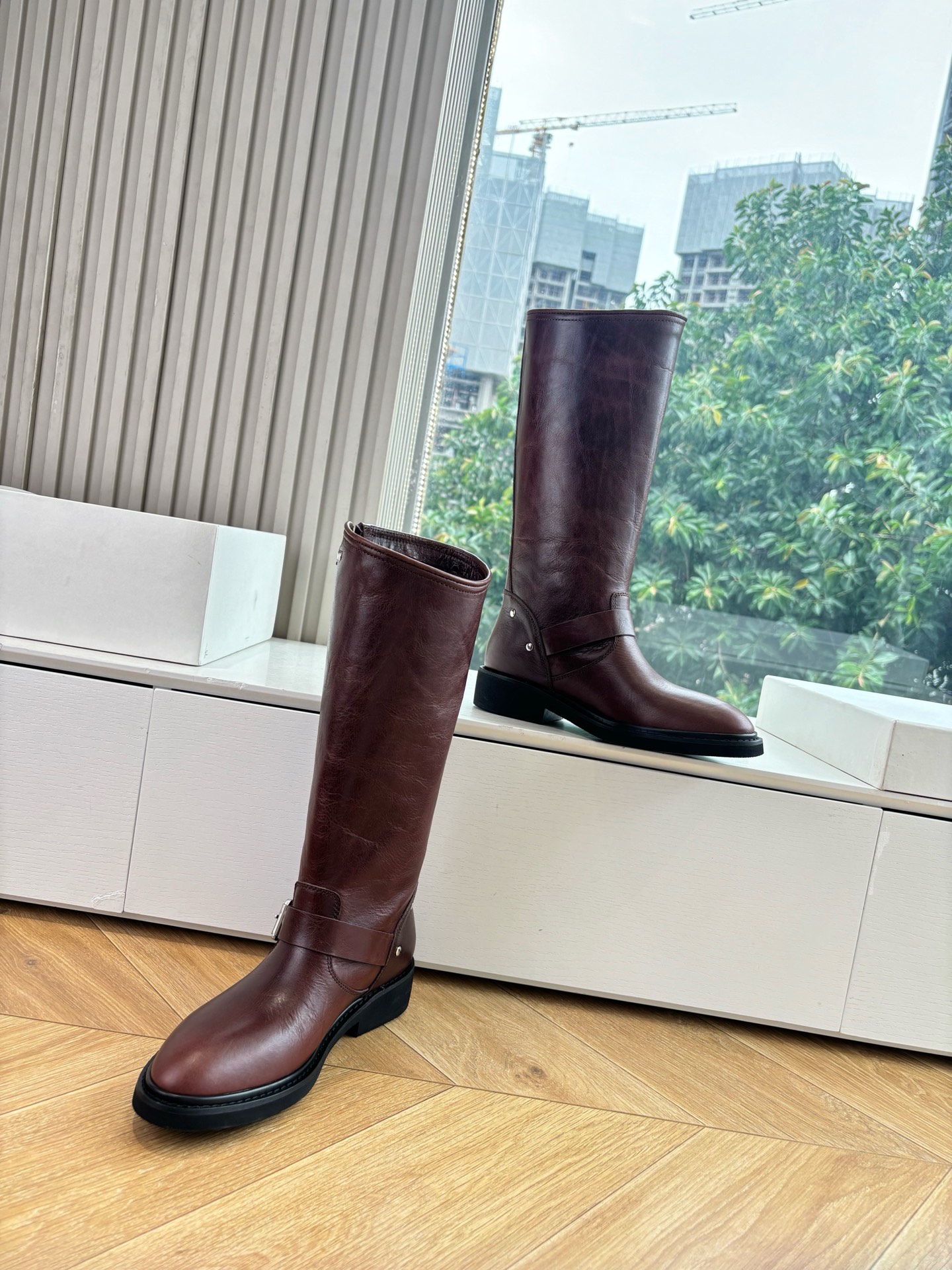 Stylish 2025 Western Cowboy Boots: Cowskin Fabric, Rubber Sole, Sizes 35-39# - 图片 3