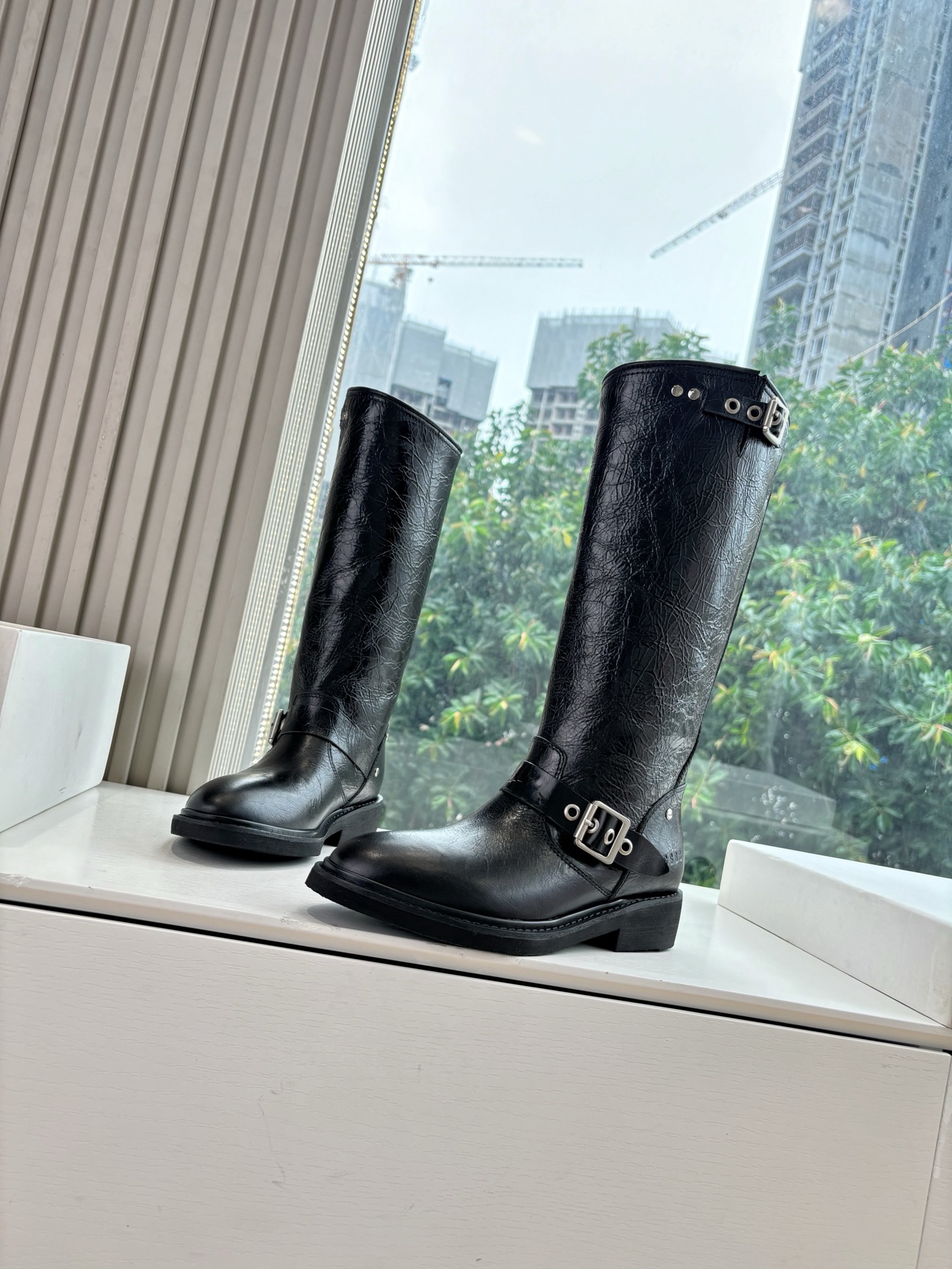 Stylish Western Cowboy Boots 2025: Cowskin Fabric, Rubber Sole, Size 35-39# - 图片 1