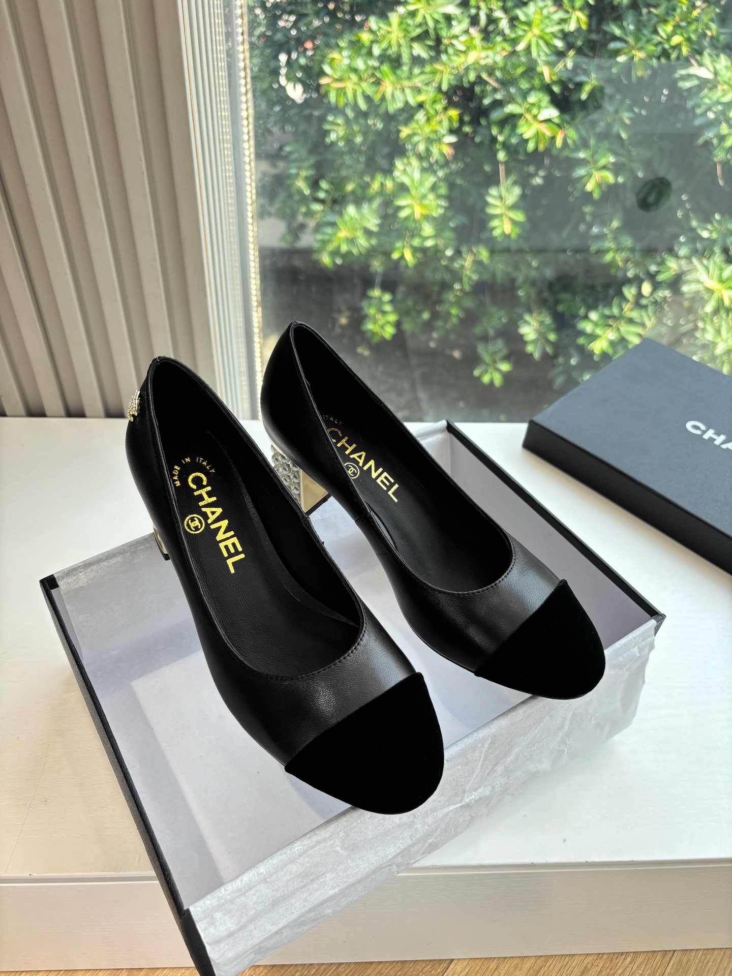 NO:438269,Purchasing grade CHANE*25s Little Chanel Early Spring Hot Products Weaving Mary Jane Baotou Single Shoes Sandals are definitely a personal style!  !  It's much more comfortable than the classic Slingback!  Every color makes the feet look white, which makes the whitening weapon! So cute! It's a hot little fragrance again~ Material original sheepskin, inner lining original sheepskin, outsole genuine leather sole, heel height about 6cm, size: 35-39/(40/customized, no return or replacement), single shoes, Mary Jane, chanel, chanel, sandals, mary jane, sheepskin19860909代购级CHANE*25s小香奈儿早春爆品编织玛丽珍包头单鞋凉鞋 妥妥的自留款！！比经典款Slingback舒服太多啦！每个颜色上脚都很显白 的显白利器!好嗲啊!又是火爆的小香~ 材质原版羊皮 内里原版内里羊皮 大底真皮鞋底 跟高约6cm 码数:35-39/(40/定制不退不换),单鞋玛丽珍,chanel,chanel,sandals,mary jane,sheepskin,Women's Shoes