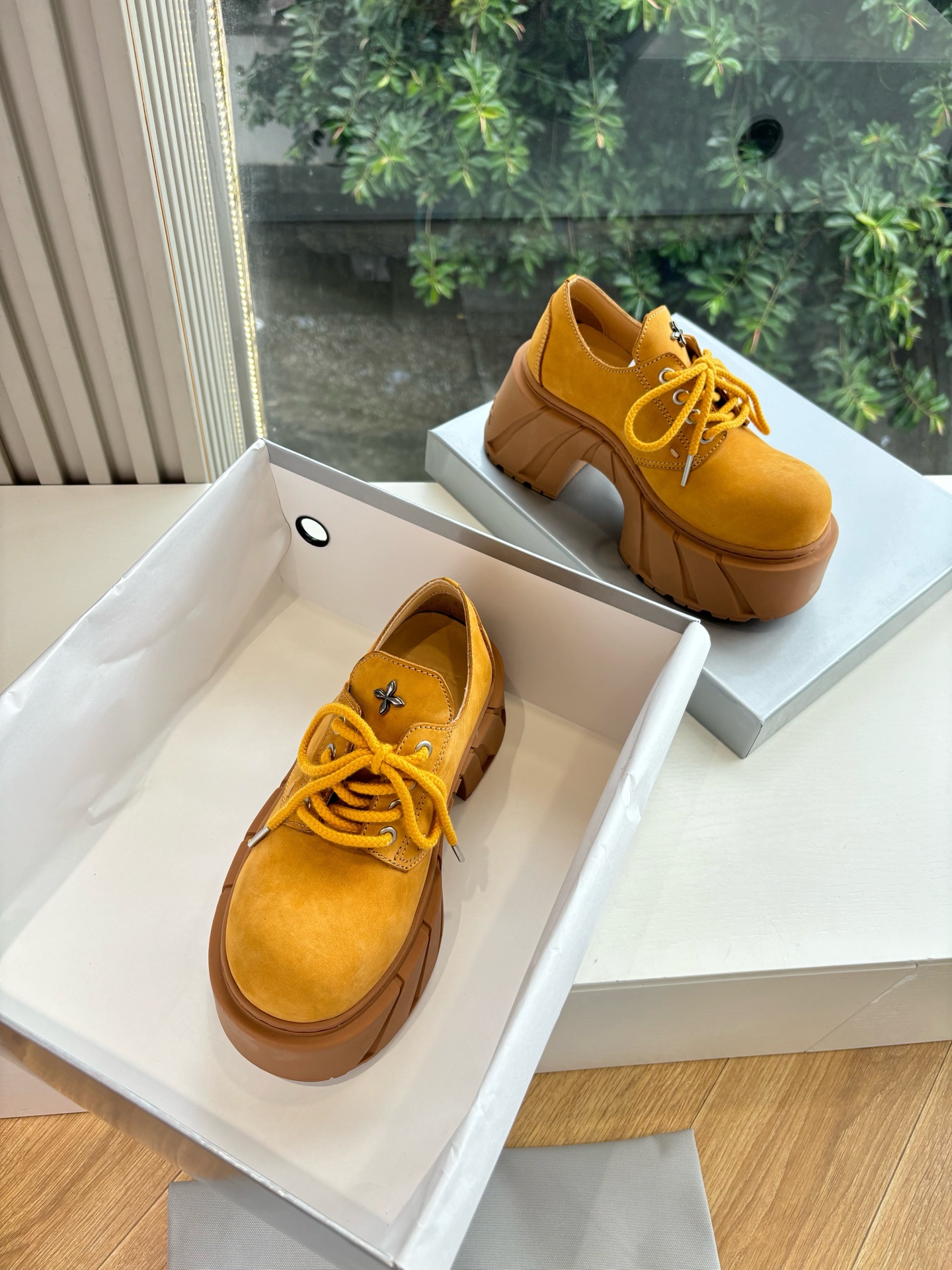 SMFK’s 2025 High-Cut Sneakers: Fashionable, Comfortable, and Invincible - 图片 2