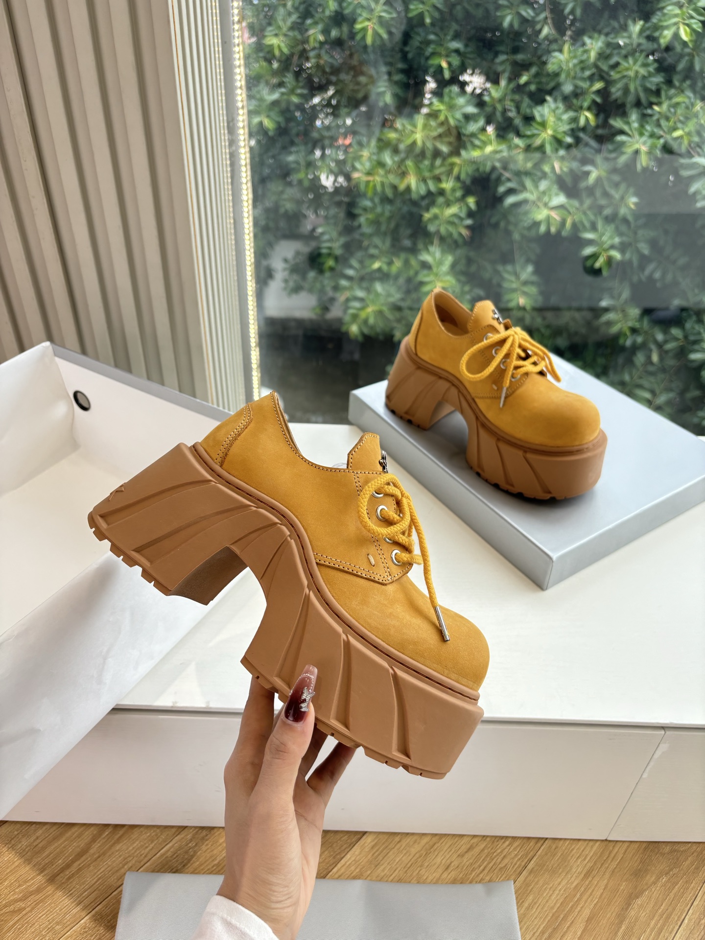 SMFK’s 2025 High-Cut Sneakers: Fashionable, Comfortable, and Invincible - 图片 3