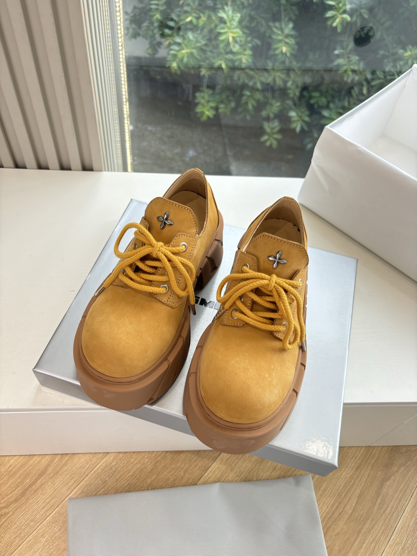 SMFK’s 2025 High-Cut Sneakers: Fashionable, Comfortable, and Invincible - 图片 4