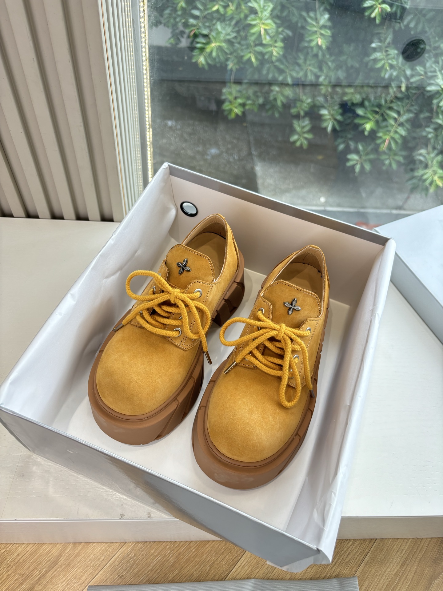 SMFK’s 2025 High-Cut Sneakers: Fashionable, Comfortable, and Invincible