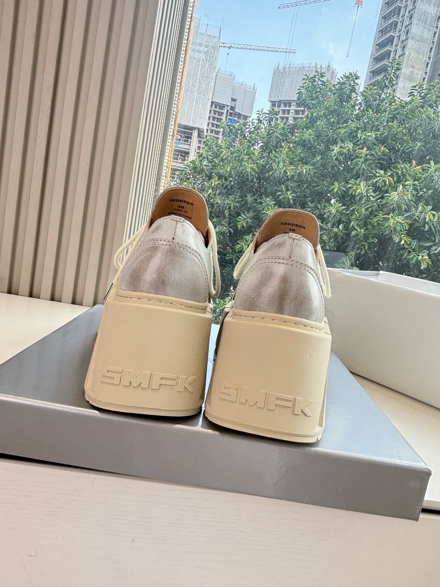 SMFK’s 2025 High-Cut Sneakers: Stylish, Comfortable, and Trendy in Red Fabric - 图片 9