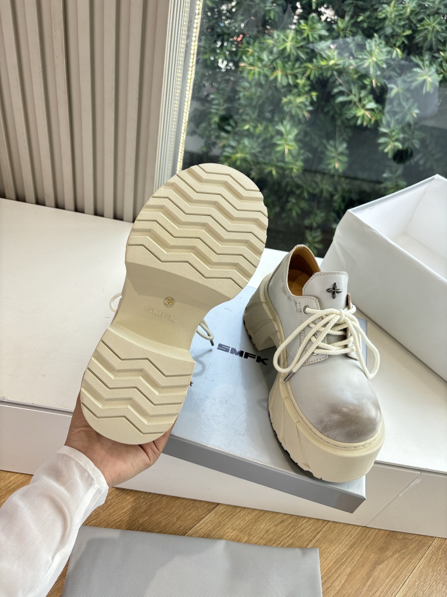 SMFK’s 2025 High-Cut Sneakers: Stylish, Comfortable, and Trendy in Red Fabric - 图片 6