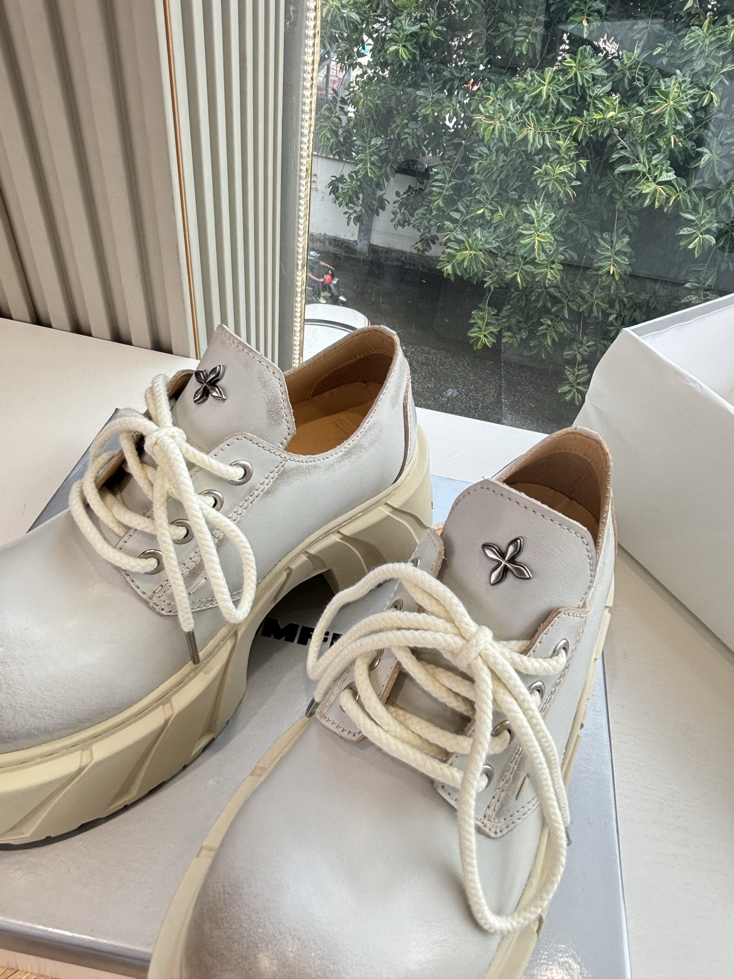 SMFK’s 2025 High-Cut Sneakers: Stylish, Comfortable, and Trendy in Red Fabric - 图片 8