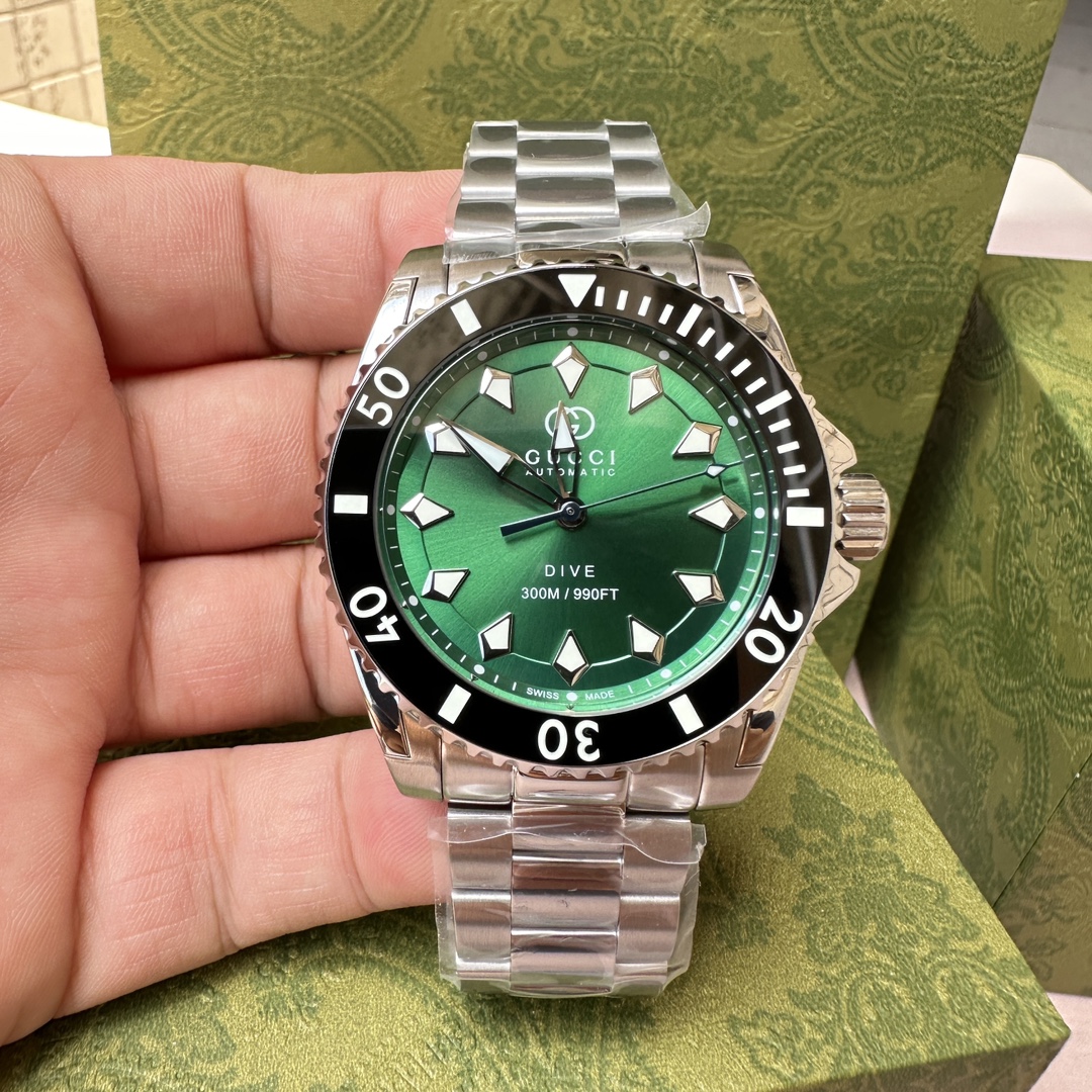 NO:388820,The Gucci Dive series watches are newly unveiled, men's mechanical watch, anti-glare sapphire glass, super luminous, 200m waterproof, 316 stainless steel case strap, watch diameter ~40mm, neutral style. Swiss imported mechanical movement (original sw 200) is fidelity, with a full set of original packaging!  The best choice for personal care and gifts!  With a full set of green packaging, gucci, gucci, stuart weitzman19860909批 古驰 Gucci Dive 系列腕表全新亮相,男士机械表,防眩目蓝宝石玻璃,超强夜光,200m防水,316精钢表壳表带,表径~40mm,中性款式.瑞士进口机械机芯（原装sw 200）保真,配全套原包装！自留、送礼最佳首选！配全套绿色包装出,,gucci,gucci,stuart weitzman,Watch