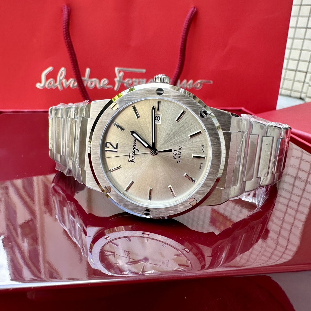批💰700 菲拉格慕F80 石英男表，瑞士机芯，表径41mm，防炫目蓝宝石镜面（反光见蓝色），316L不锈钢拉丝表壳 表带  防水50m，现货好价出