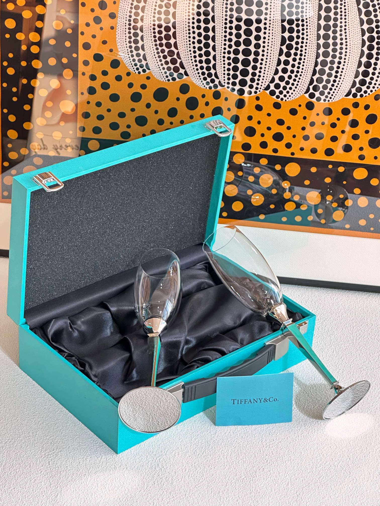 在看看这包装 这个包装箱的颜值也是真的不底,用它来当收纳 或者摆放在家里 都可以当家居摆件 5