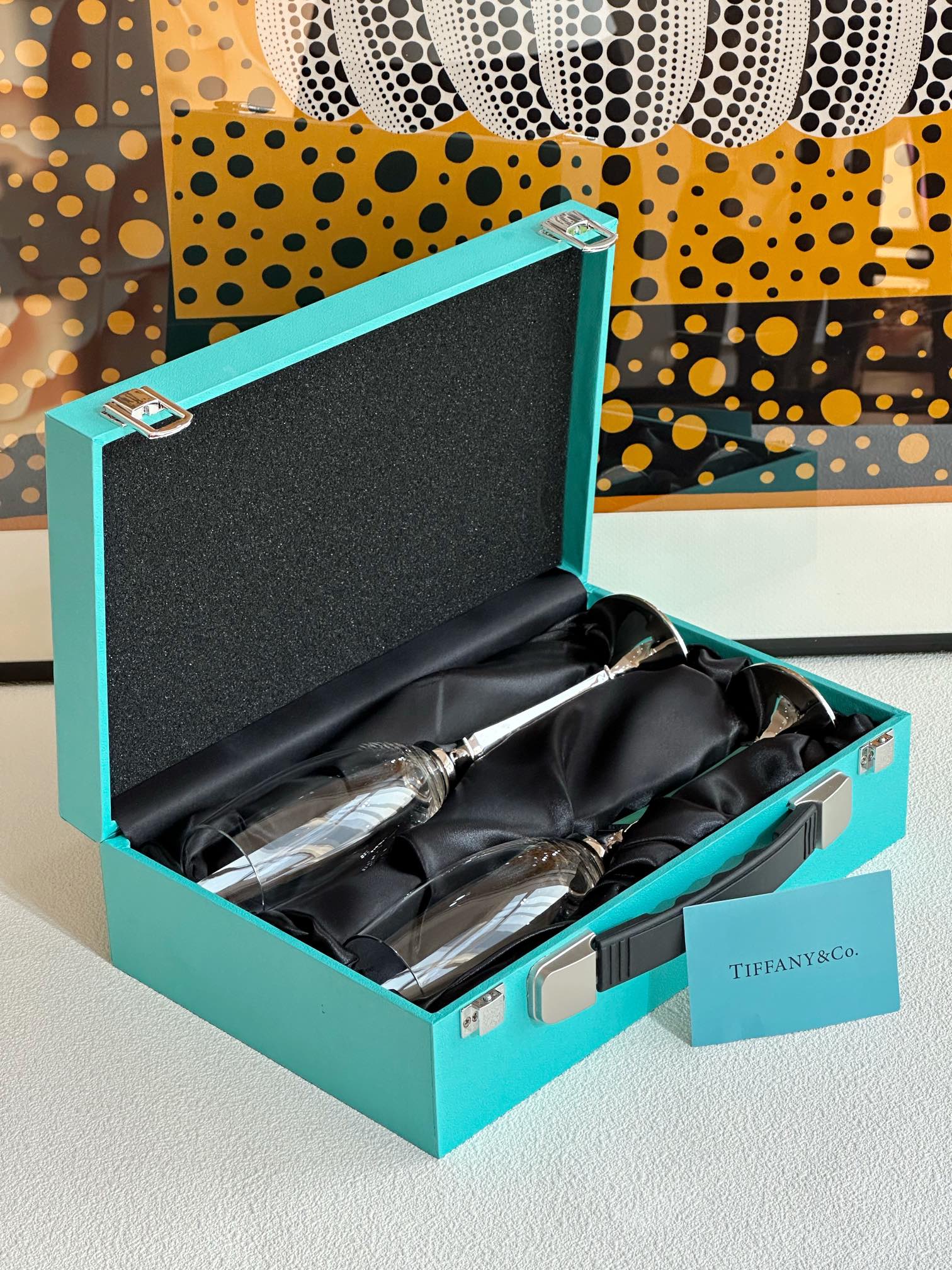 在看看这包装 这个包装箱的颜值也是真的不底,用它来当收纳 或者摆放在家里 都可以当家居摆件 4
