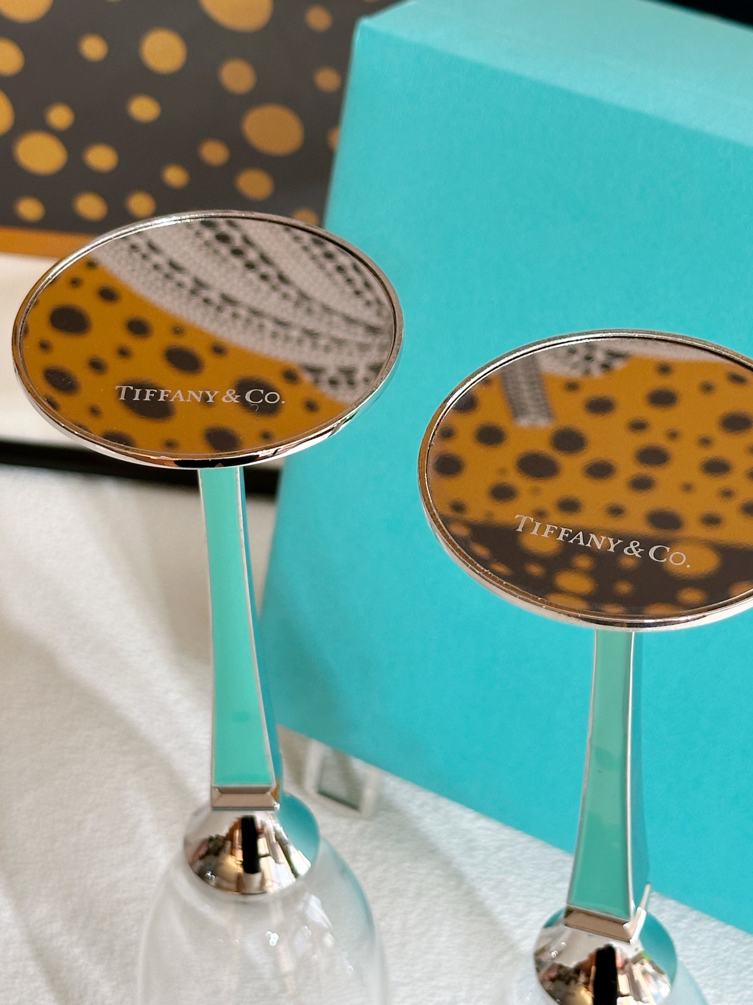 the base is engraved with the signature Tiffany logo - Comprehensive 4