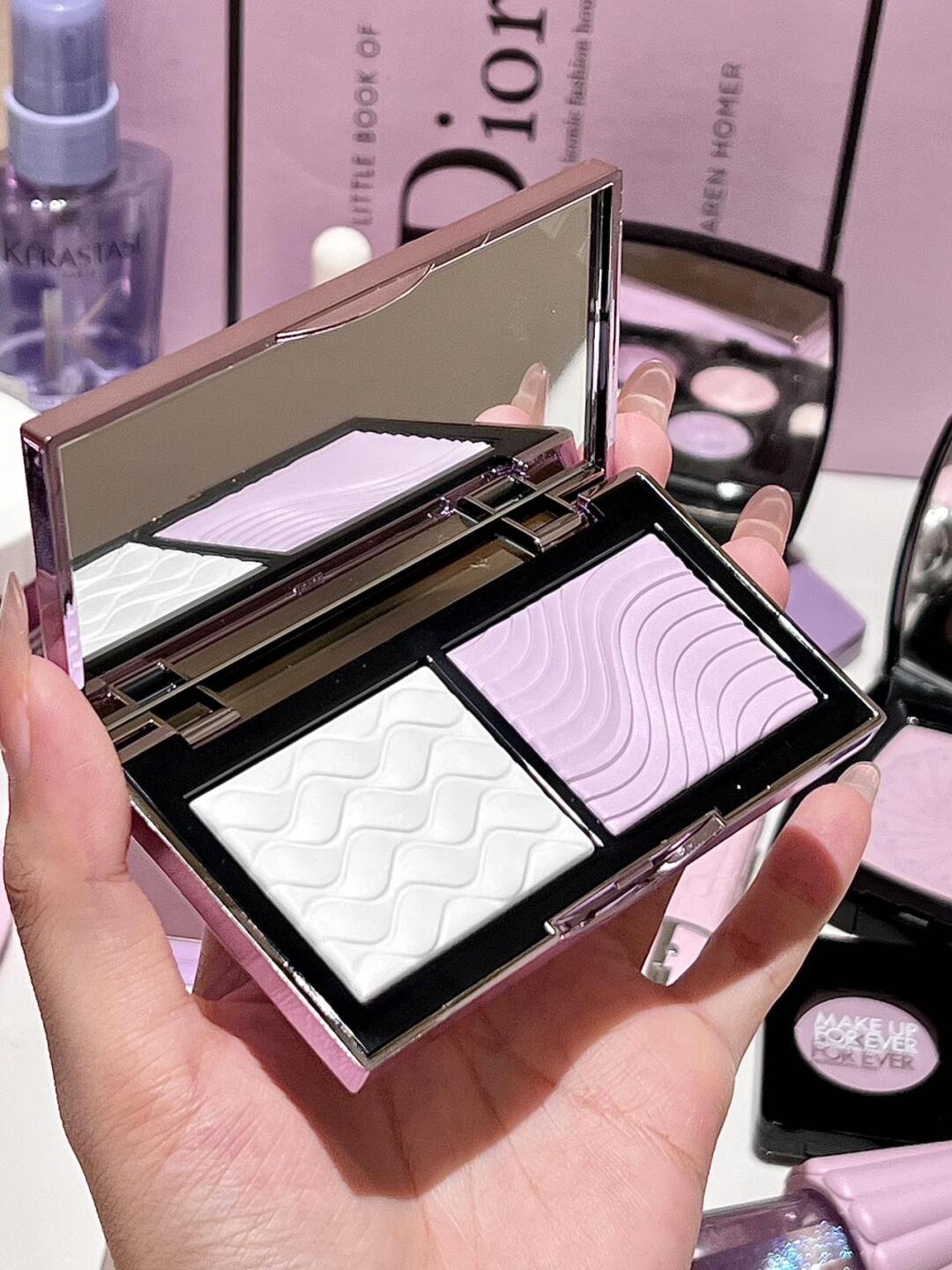 💰175
新品断货王MAC紫白饼MAC全新定妆「紫白饼」
去油更去黄，16H控妆无粉感
白去油，一拍硬核控妆；紫去黄，一秒嘭弹提亮！微米级粉质，超细超贴肤！定妆，就是既要又要！