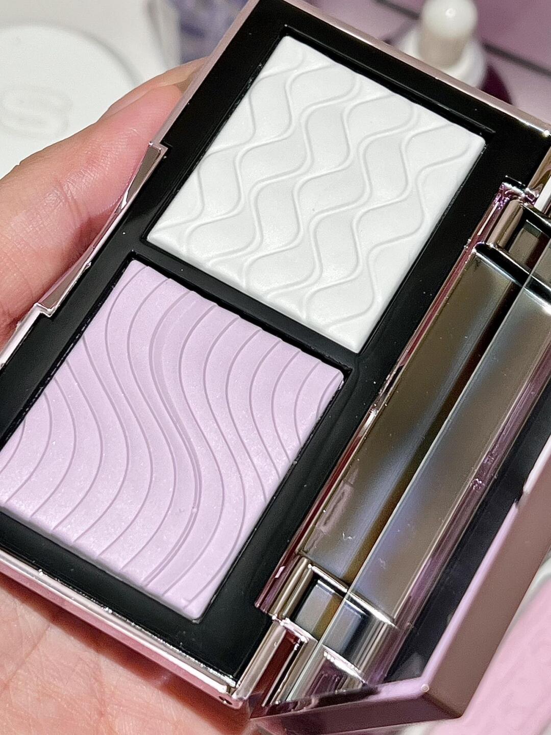 💰175
新品断货王MAC紫白饼MAC全新定妆「紫白饼」
去油更去黄，16H控妆无粉感
白去油，一拍硬核控妆；紫去黄，一秒嘭弹提亮！微米级粉质，超细超贴肤！定妆，就是既要又要！