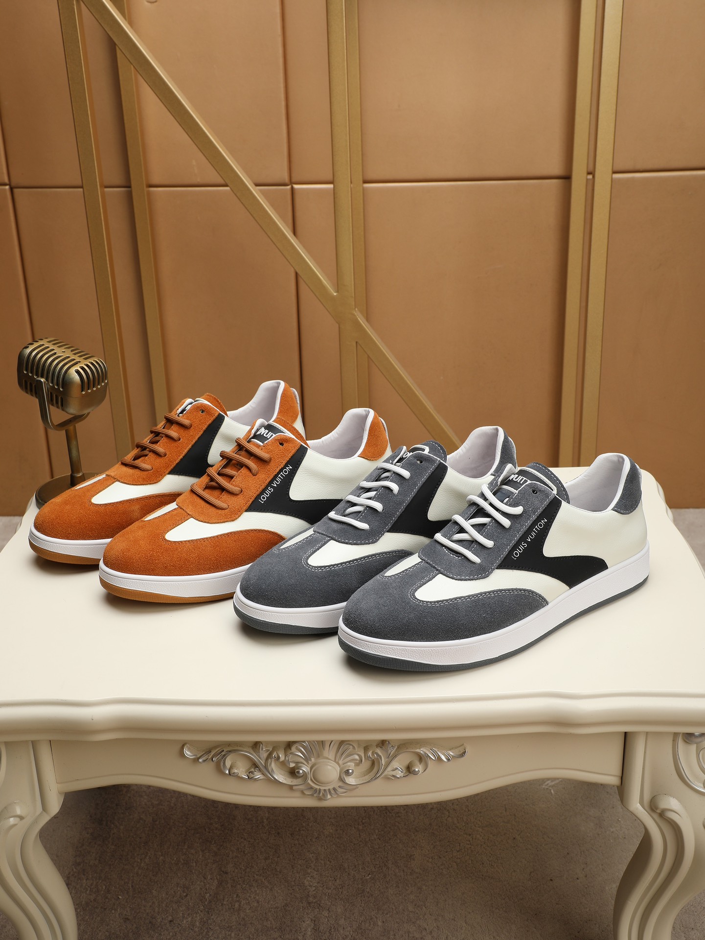 NO:270953,The latest series of casual slippers for real-price Lv men!  Made in official website 11. The upper is made of imported high-quality cowhide, and the inner lining is made of high-quality sheepskin, and the inner lining is soft and comfortable. The picky selection of materials and exquisite workmanship gives you the best enjoyment. The size is 38-44.,,louis vuitton, cowhide, sheepskin19860909实价Lv男士最新系列休闲便鞋！官网11打造.鞋面采用进口优质牛皮,内里采用优质羊皮内里柔软舒适.挑剔的选料精致的做工给您最好的享受.码数38-44码.,,louis vuitton,cowhide,sheepskin,Men's shoes