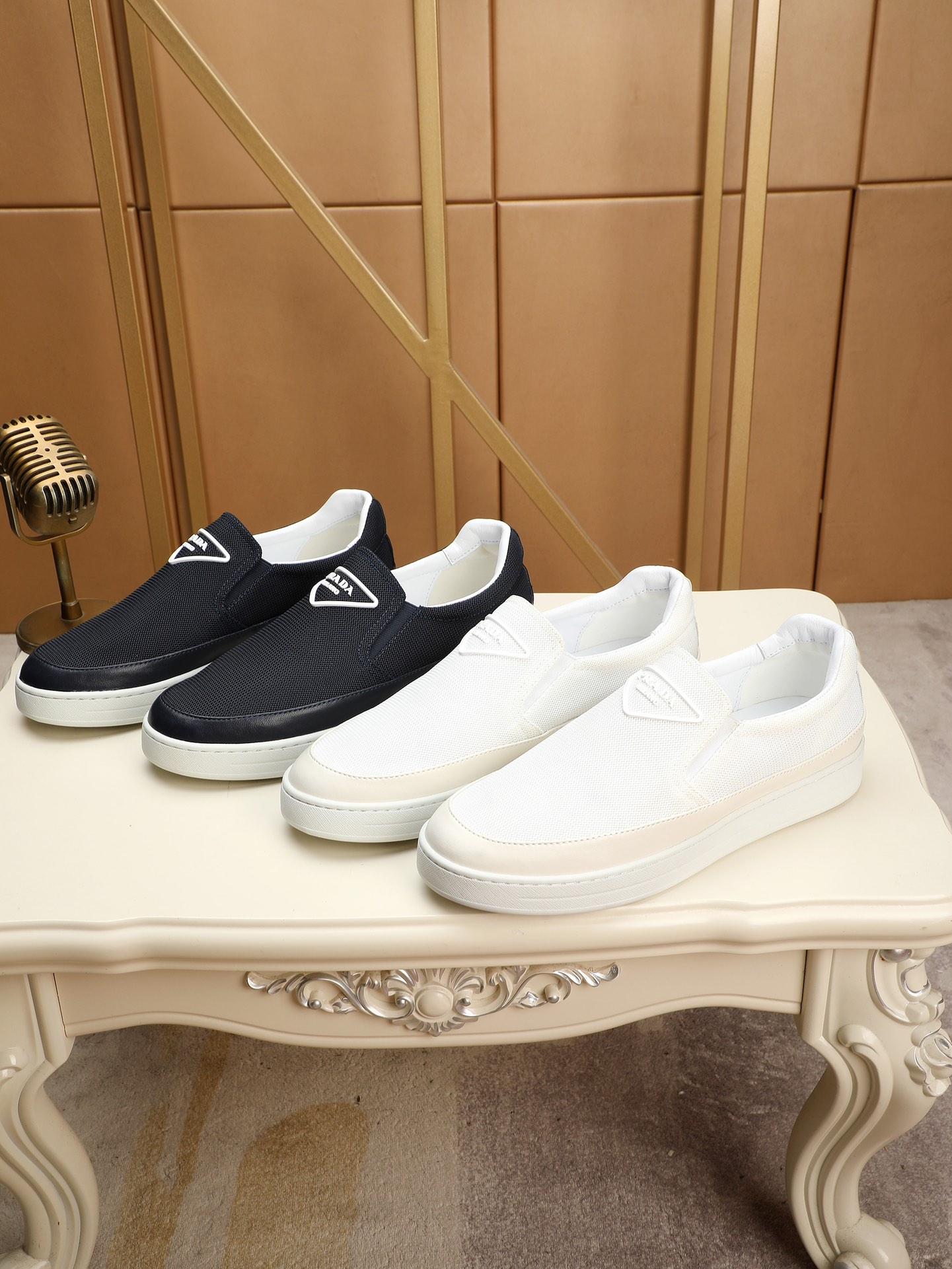 NO:270959,The new leather shoes for Prada are available in real price, and the uppers are simultaneously sold in Italy imported cowhide, all imported cowhide lining, imported accessories, completely 1 to 1 replica, original sole is specially supplied with original sole, exclusive movable molding sole is super comfortable, original order goods, high quality, can enter and exit the counter at will, welcome to compare the size: 38-44. It can be customized for 45 without return or exchange, prada, cowhide19860909实价普拉达顶级男士新款皮鞋专柜同步发售鞋面意大利进口牛皮面,全进口牛皮内里,进口配件,完全1比1复刻,鞋底原厂特供原版底,独家活动成型底超级舒适,原厂跟单货,高品质,可随意进出专柜,欢迎对比码数:38-44.可定做45不退换,,prada,cowhide,Men's shoes