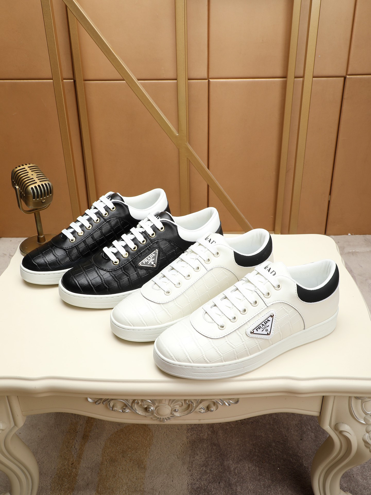 NO:270937,Real-priced Prada men's latest series of casual slippers!  Made in official website 11. The upper is made of imported high-quality cowhide, and the inner lining is made of high-quality sheepskin, and the inner lining is soft and comfortable. The picky selection of materials and exquisite workmanship gives you the best enjoyment. The size is 38-44., prada, cowhide, sheepskin19860909实价普拉达男士最新系列休闲便鞋！官网11打造.鞋面采用进口优质牛皮,内里采用优质羊皮内里柔软舒适.挑剔的选料精致的做工给您最好的享受.码数38-44码.,,prada,cowhide,sheepskin,Men's shoes