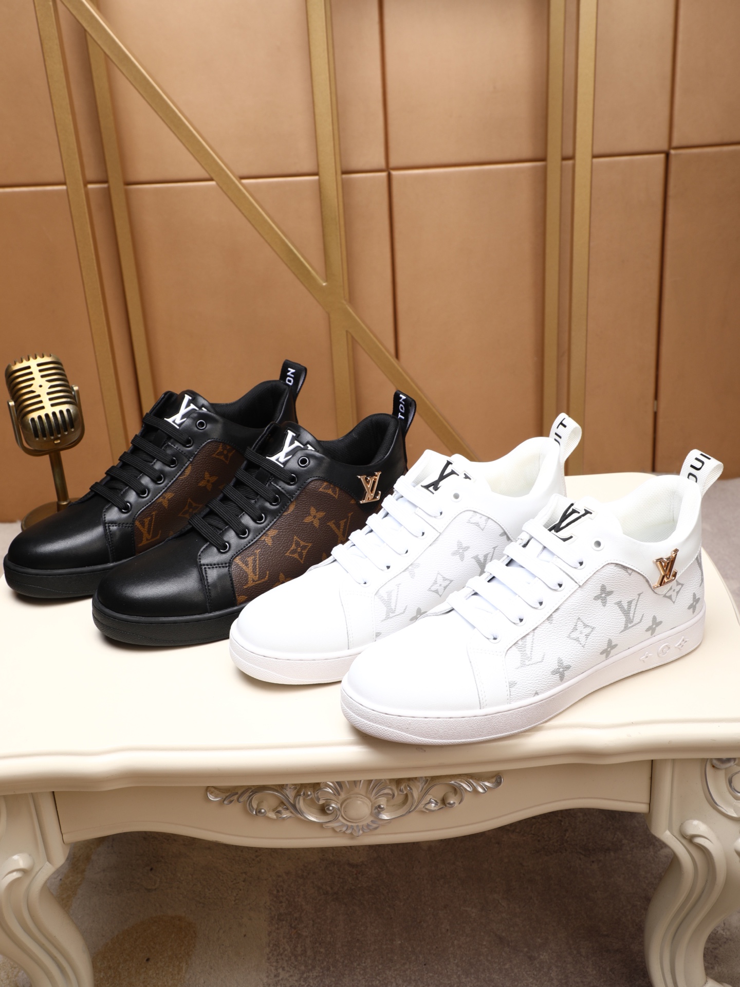 NO:283464,Real-price [Lv] Super cool, three-dimensional and handsome shoe shape, exquisite and perfect car line and details!  The special material of cowhide is very soft and breathable!  Anti-slip, wear-resistant, rubber-resistant outsole!  A single item with a handsome appearance and super comfortable look!  38-44,,louis vuitton,cowhide19860909实价【Lv】超飒 鞋型立体帅气,车线和细节精致完美！牛皮拼特殊材质柔软非常,透气皮里！防滑耐磨防橡胶大底！帅气外观兼具超高舒适度的单品！38-44,,louis vuitton,cowhide,Men's shoes