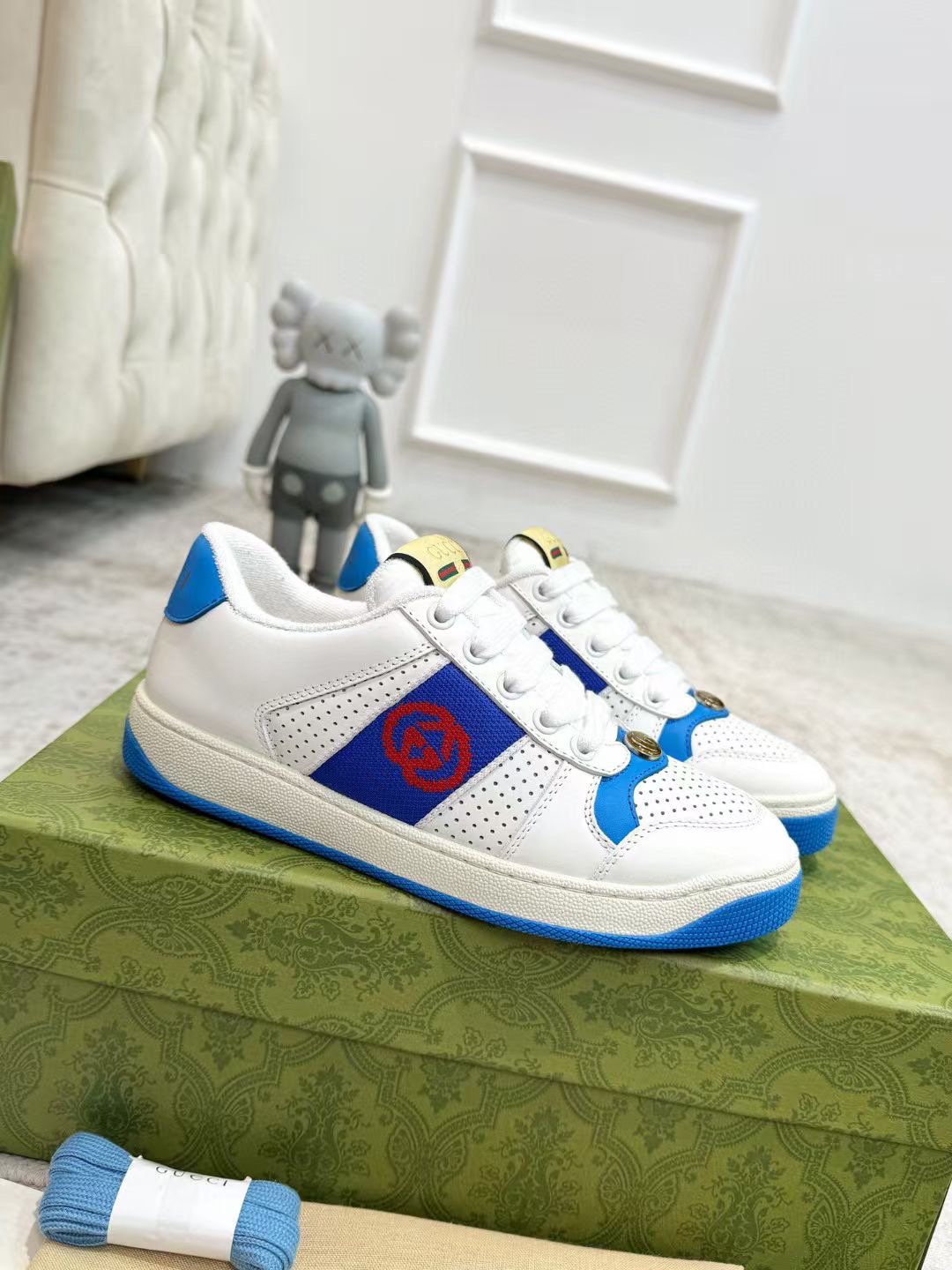 NO:556870,Actual price. Gucci dirty shoes  Top factory quality, impeccable at the store, the comfort level is incredible, retro and distressed elements, washed retro logo on the tongue, metal double LOGO with 99 recognition, full of Gucci elements; terrycloth lining, cowhide foot pads and 3mm latex are much more comfortable than genuine leather shoes, environmentally friendly TPU wear-resistant outsole, soft and elastic  .The inside of the tongue is made of imported elastic bands, which have great tension and will not strangle your feet. I do not develop without the original version. Only by getting the original version can the shoes be accurate and beat the market version. Every stitch and line is very tight and full. The debugging process is the most painstaking. It takes more than a hundred modifications to adjust it to the perfect state so that it can be worn comfortably by all kinds of foot types!  Size 35-45,,gucci,cowhide19860909实价. Gucci脏脏鞋 顶级工厂品质,专柜一比一无可挑剔,穿上脚舒适度燃到爆表复古做旧元素,鞋舌水洗复古标,金属双Glogo相识度99,满面的Gucci元素；毛巾布内里,牛皮垫脚加3mm的乳胶比真皮的鞋子舒服多了,环保TPU耐磨大底,柔软有弹性.鞋舌内侧采用进口松紧带,拉力超级棒又不会勒脚我是无原版不开发,只有拿到原版做出来的鞋子才能不差毫厘,秒杀市面版本,每一针一线都是非常紧实饱满.调试的过程是最花心思的修修改改不下百遍才调整到完美的状态让各种脚型都穿的舒适！码数35-45,,gucci,cowhide,Men's shoes