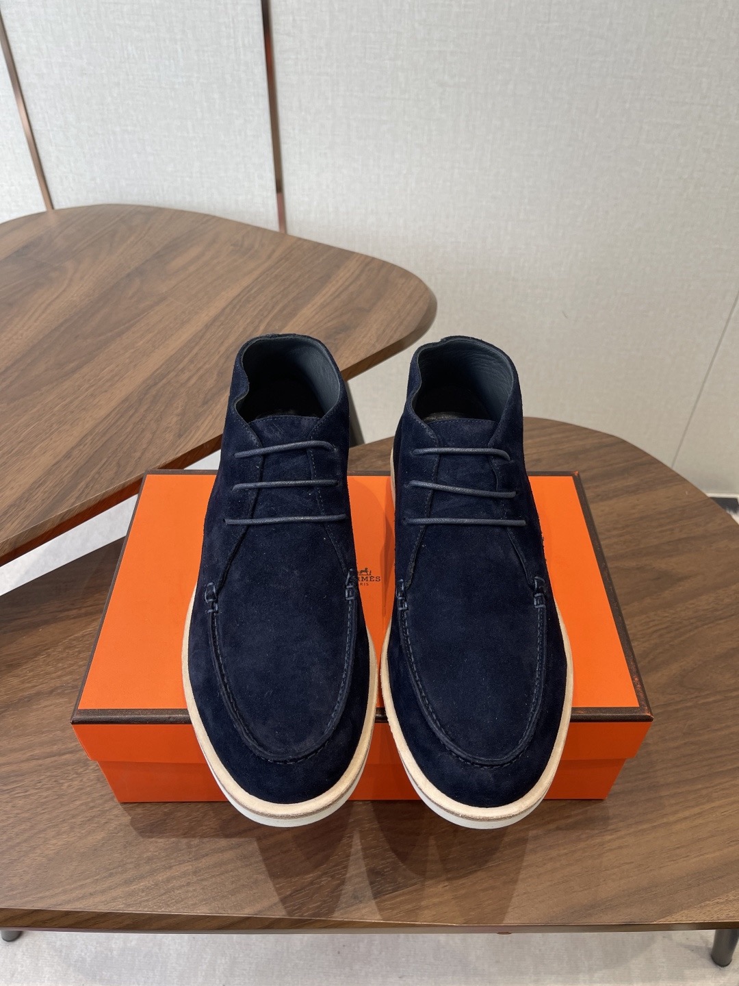 NO:730343,Real price top version of Hermes - 25ss men's new autumn and winter loafers + British retro design, classic and durable!  Original inverted mold last, ultimate shape, imported high-end fabrics showing exquisite texture!  Fabric: cow suede, mixed sheep lining, outsole genuine leather welt + original T, bottom thickness 3CM, code size 39-45 (46.47 custom made, non-refundable),,hermes,hermes,loafers19860909实价 顶级版Hermes爱马仕—25ss男士秋冬新款乐福鞋+英伦复古设计,经典耐看！原版倒模楦型,极致形体,进口高端面料呈现出精致质感！ 面料牛反绒 内里混种羊里 大底真皮沿条+原版T 底厚3CM 码数39-45（46.47定做不退换）,,hermes,hermes,loafers,Men's shoes