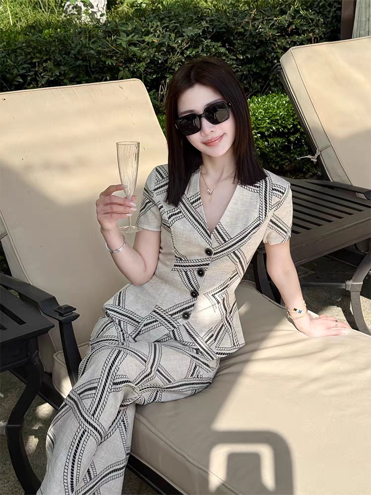 Stylish High-Quality Women’s Suits for Summer, Various Sizes Available - 图片 5