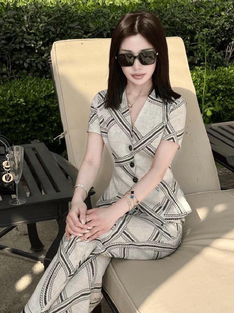 Stylish High-Quality Women’s Suits for Summer, Various Sizes Available - 图片 2