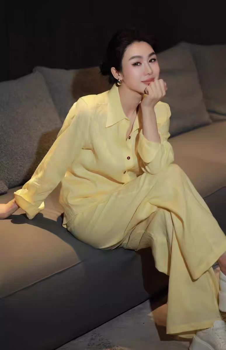 Fashionable Women’s Suit with Exchange Support, High-Quality Packaging, and Battery Recommendation. - 图片 3