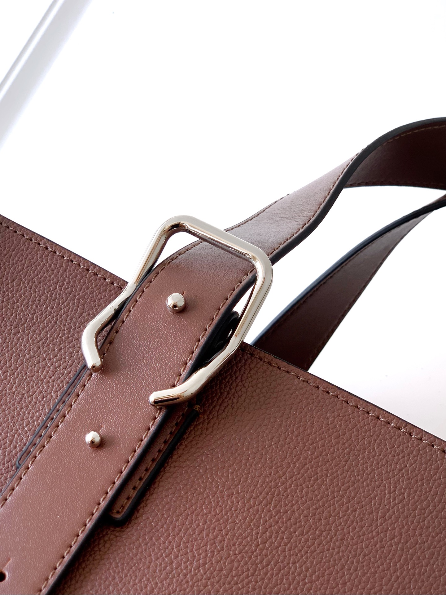 Loewe Loewe Buckle Tote手袋 新版本带拉链 男仕托特包，型號3050A