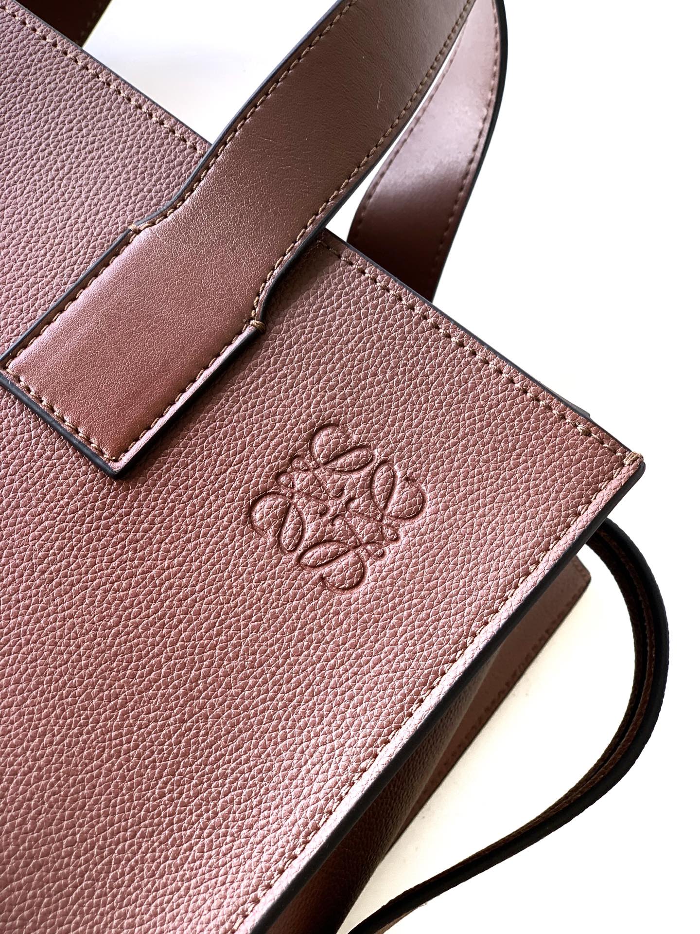 Loewe Loewe Buckle Tote手袋 新版本带拉链 男仕托特包，型號3050A
