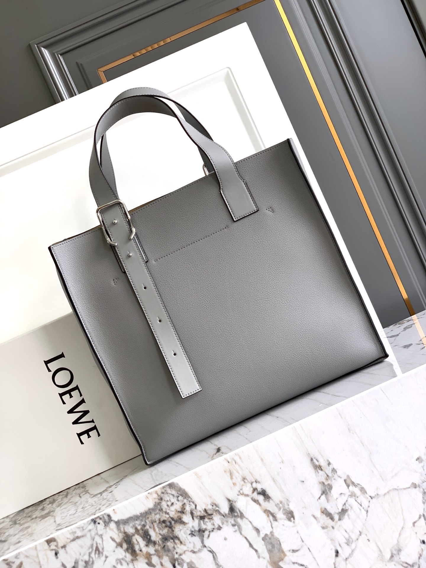 Loewe Loewe Buckle Tote 不带拉链 荔枝纹灰色手袋 男仕灰色托特包