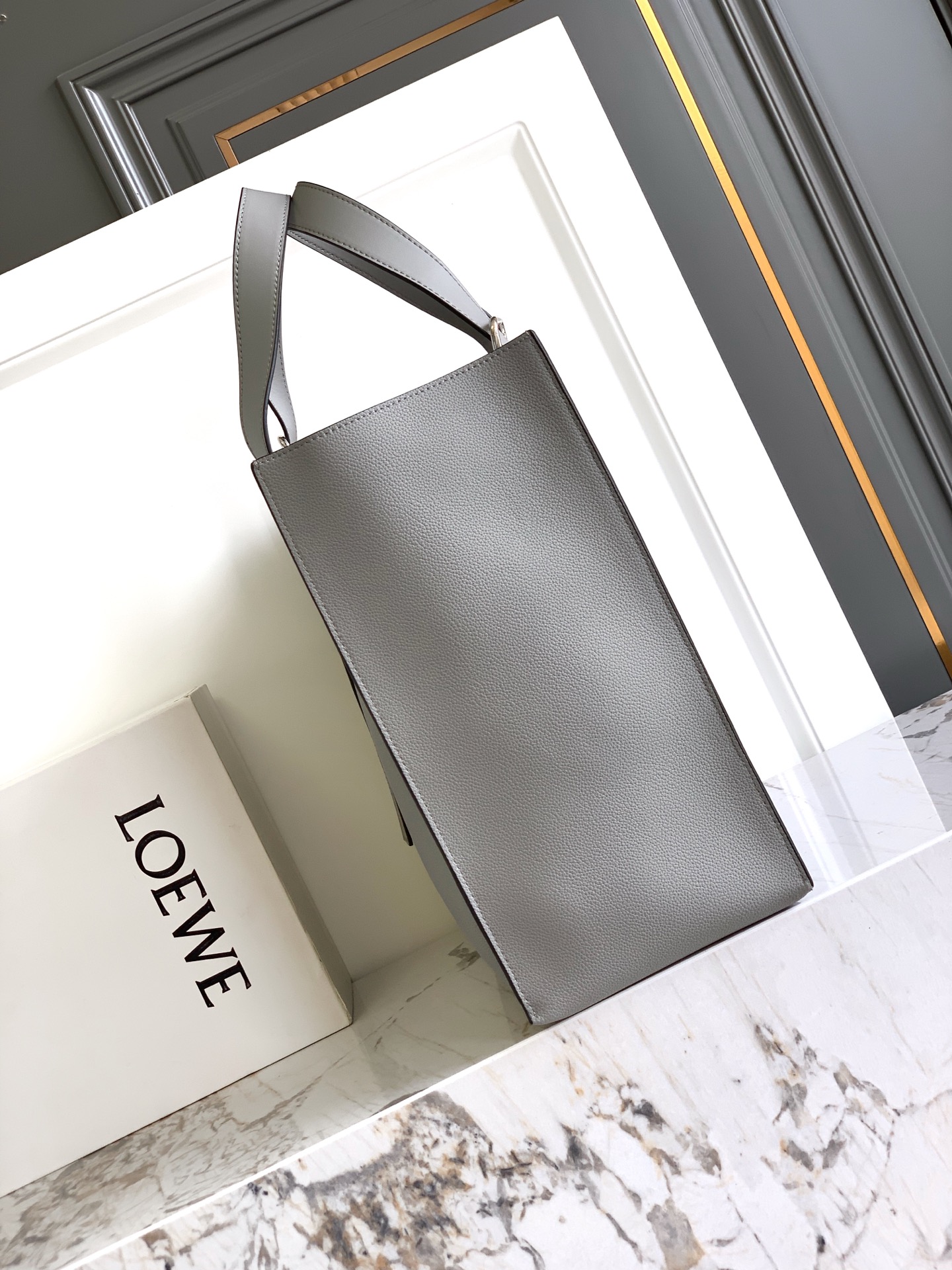 Loewe Loewe Buckle Tote 不带拉链 荔枝纹灰色手袋 男仕灰色托特包