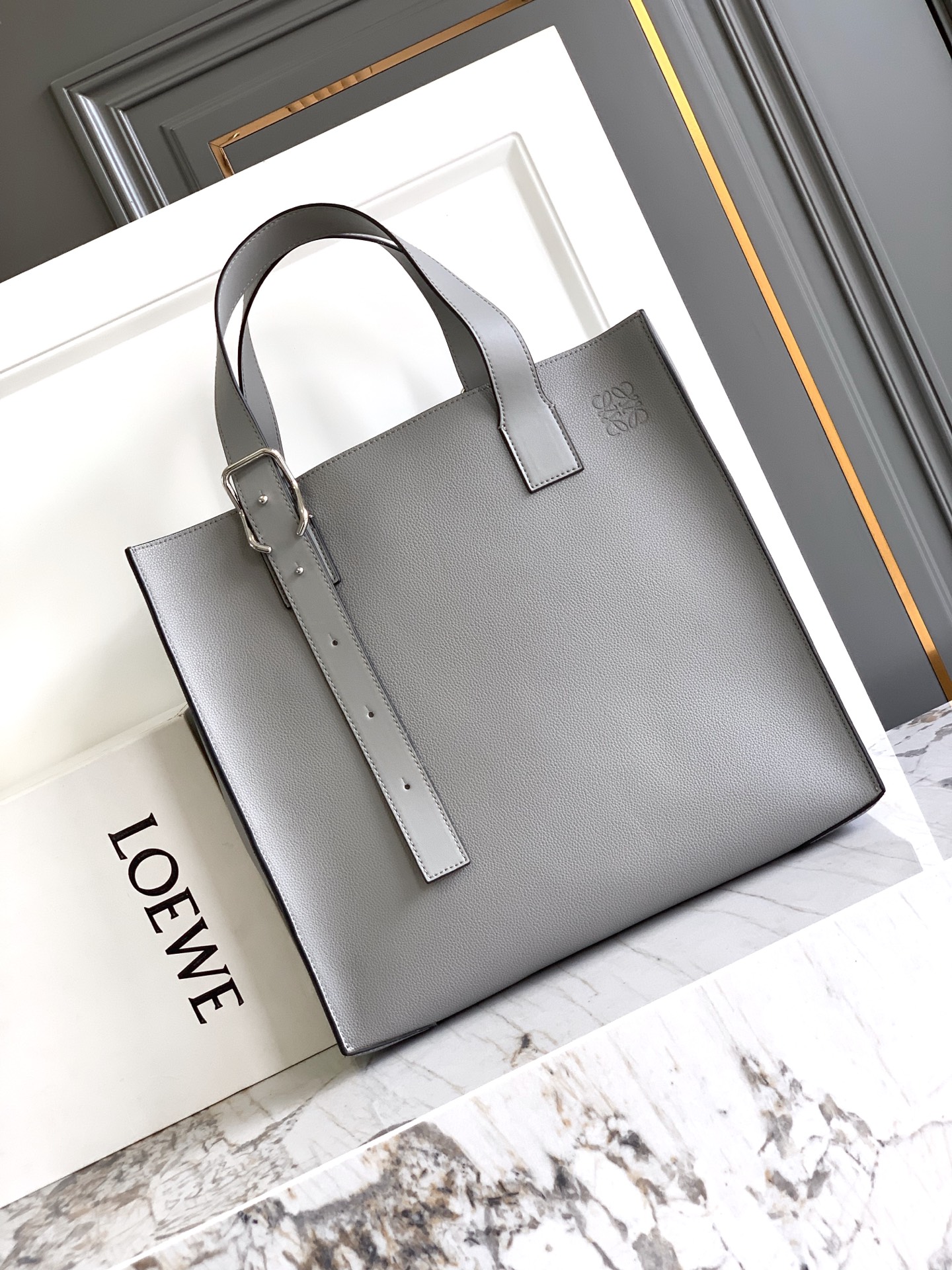 Loewe Loewe Buckle Tote 不带拉链 荔枝纹灰色手袋 男仕灰色托特包