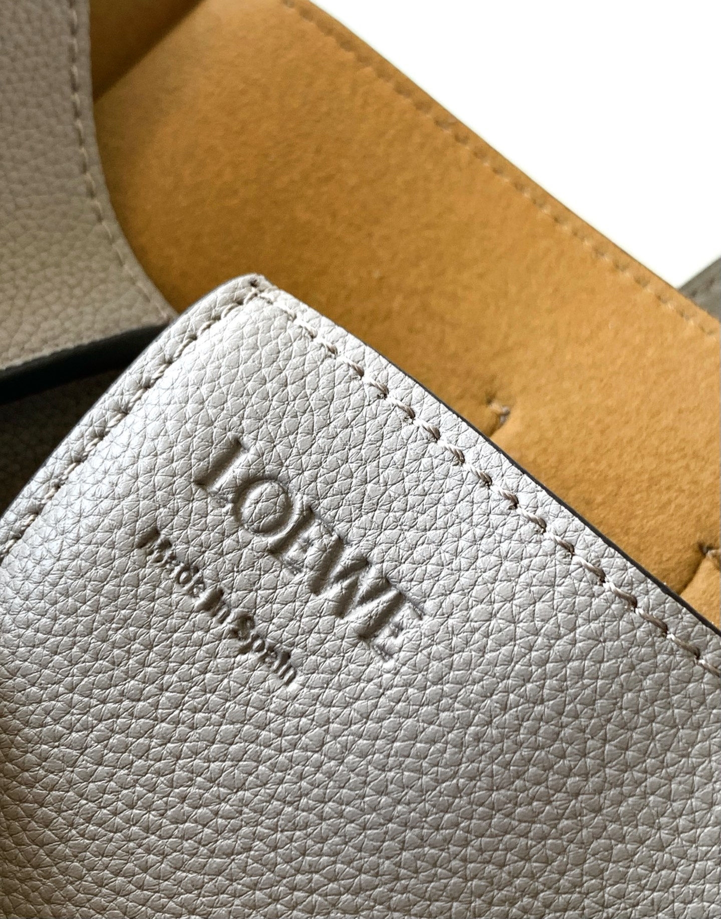 Loewe Loewe Buckle Tote 不带拉链 荔枝纹灰色手袋 男仕灰色托特包