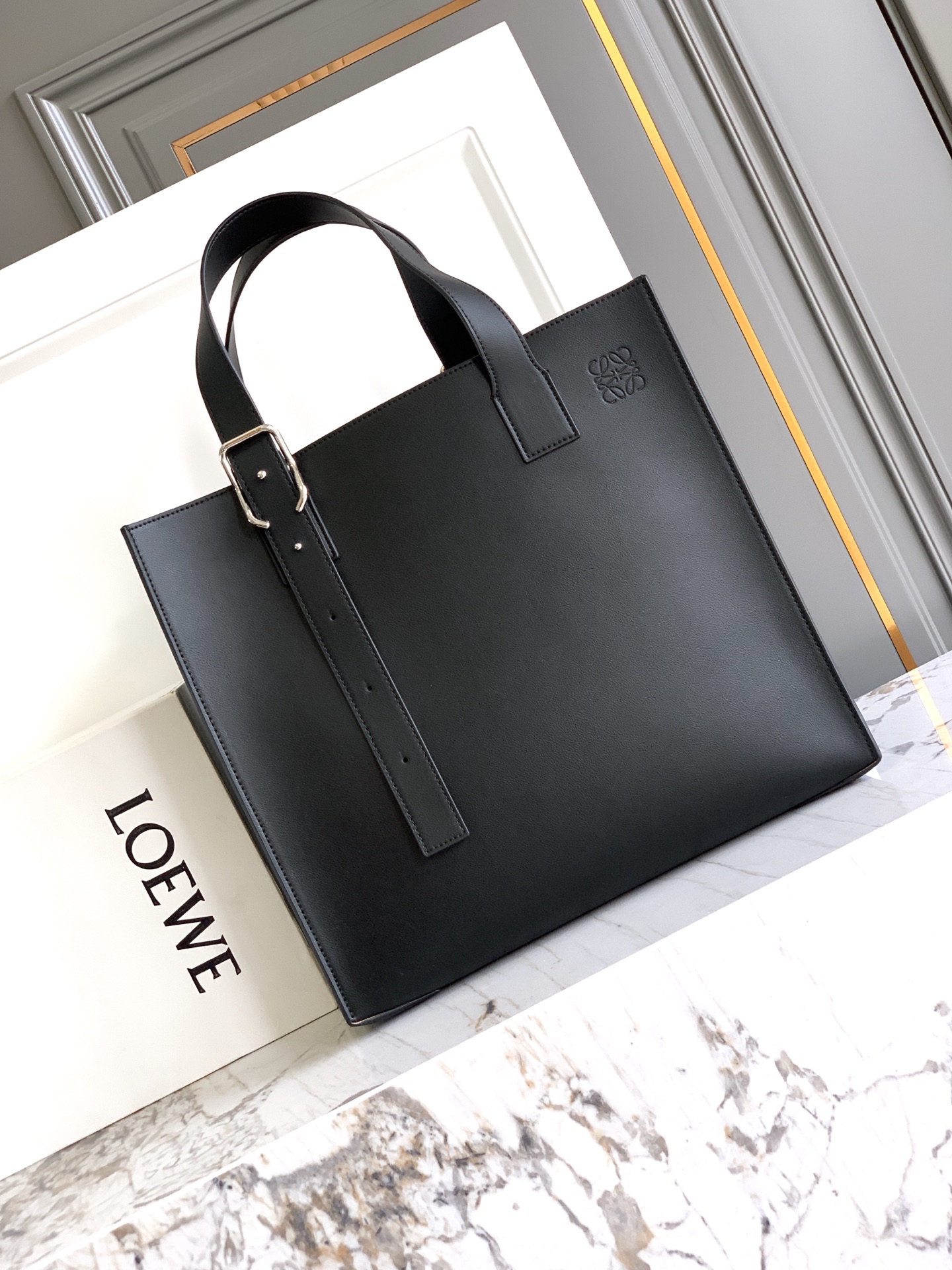 Loewe Loewe Buckle Tote