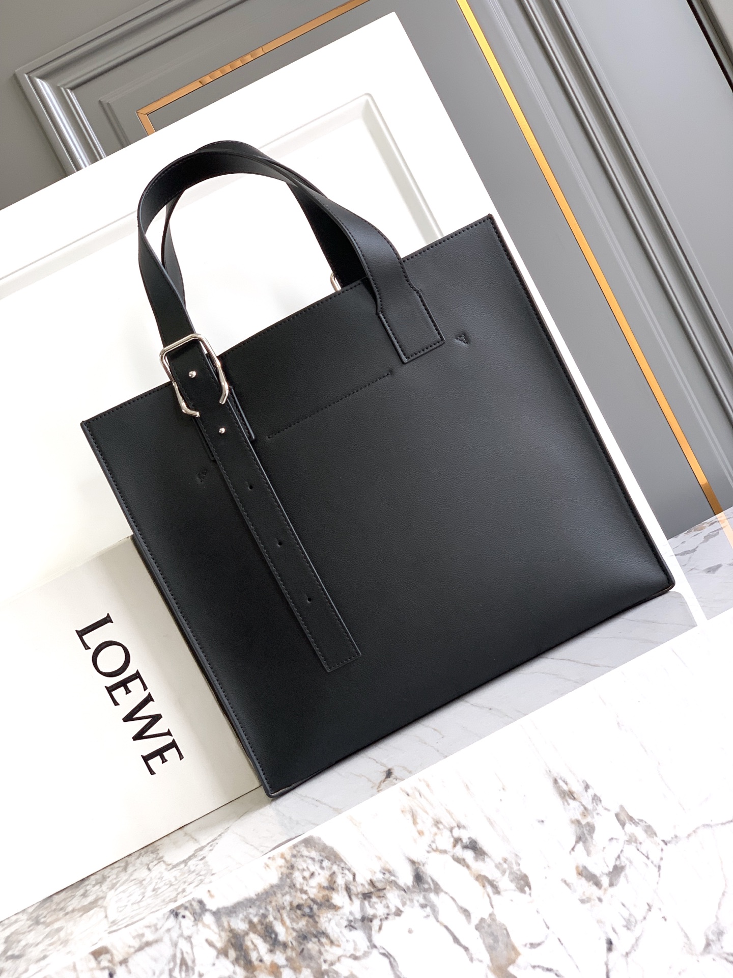 Loewe Loewe Buckle Tote