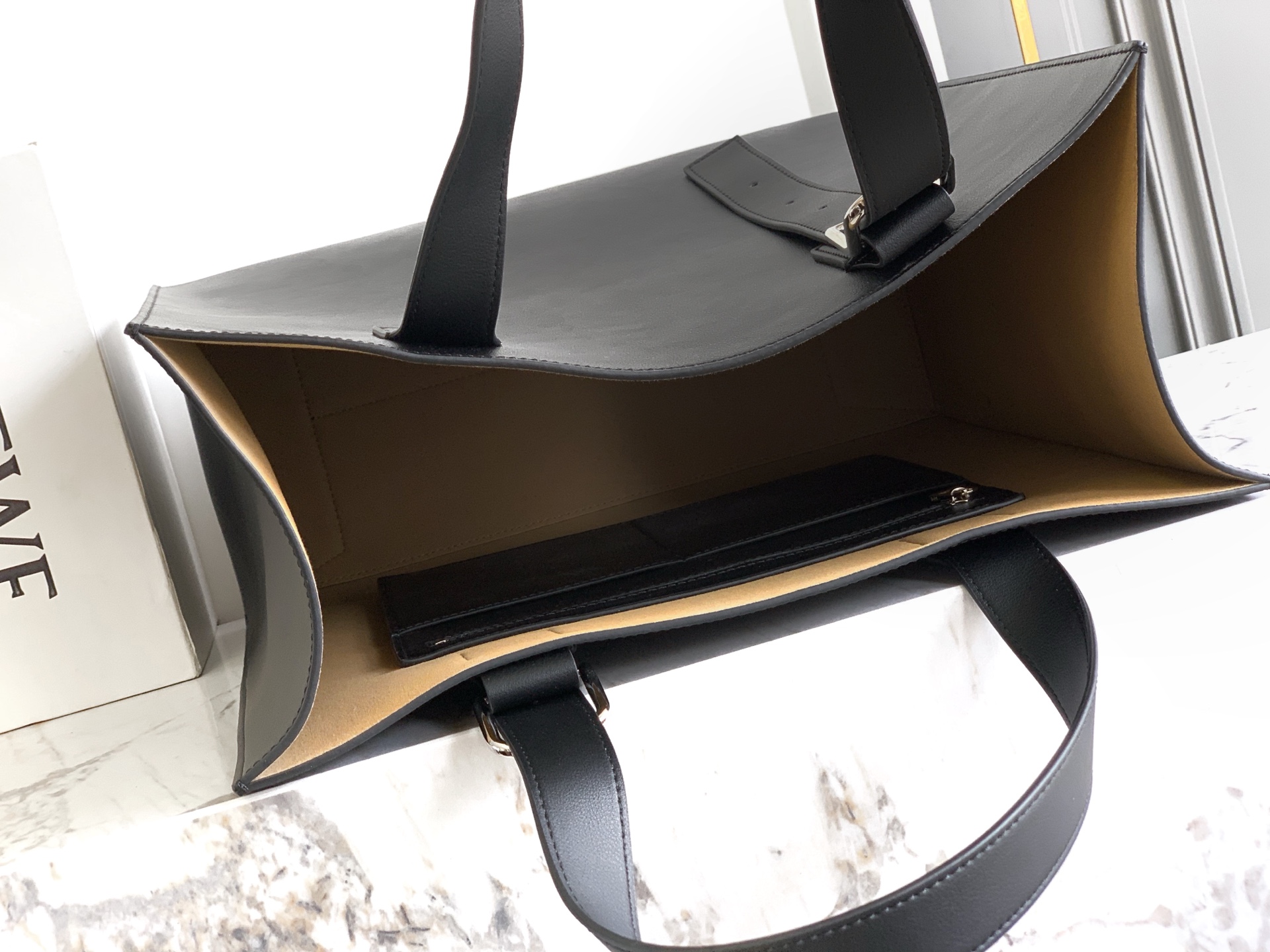Loewe Loewe Buckle Tote
